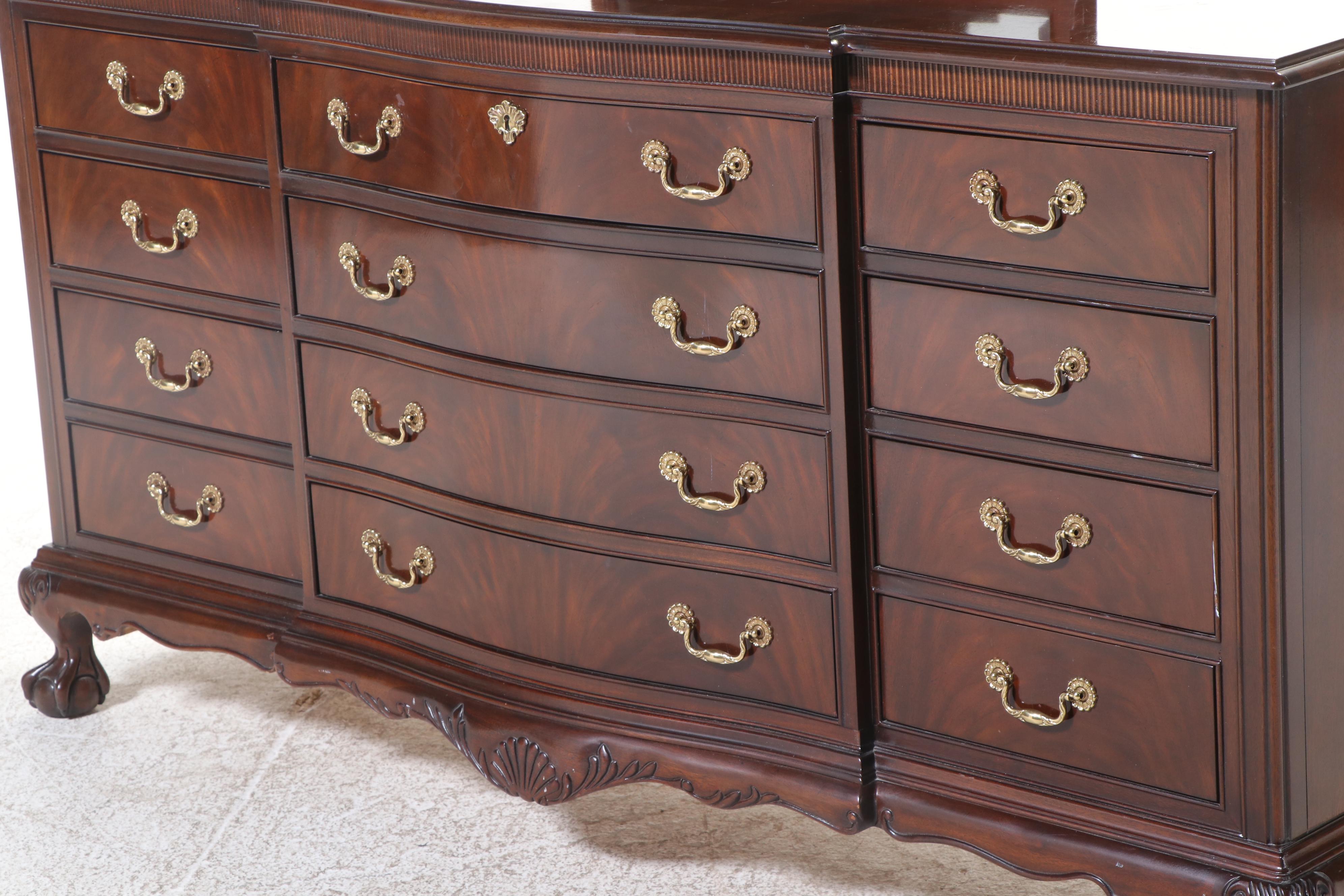 Drexel Heritage "Heirlooms" Mahogany Twelve-Drawer Breakfront Dresser