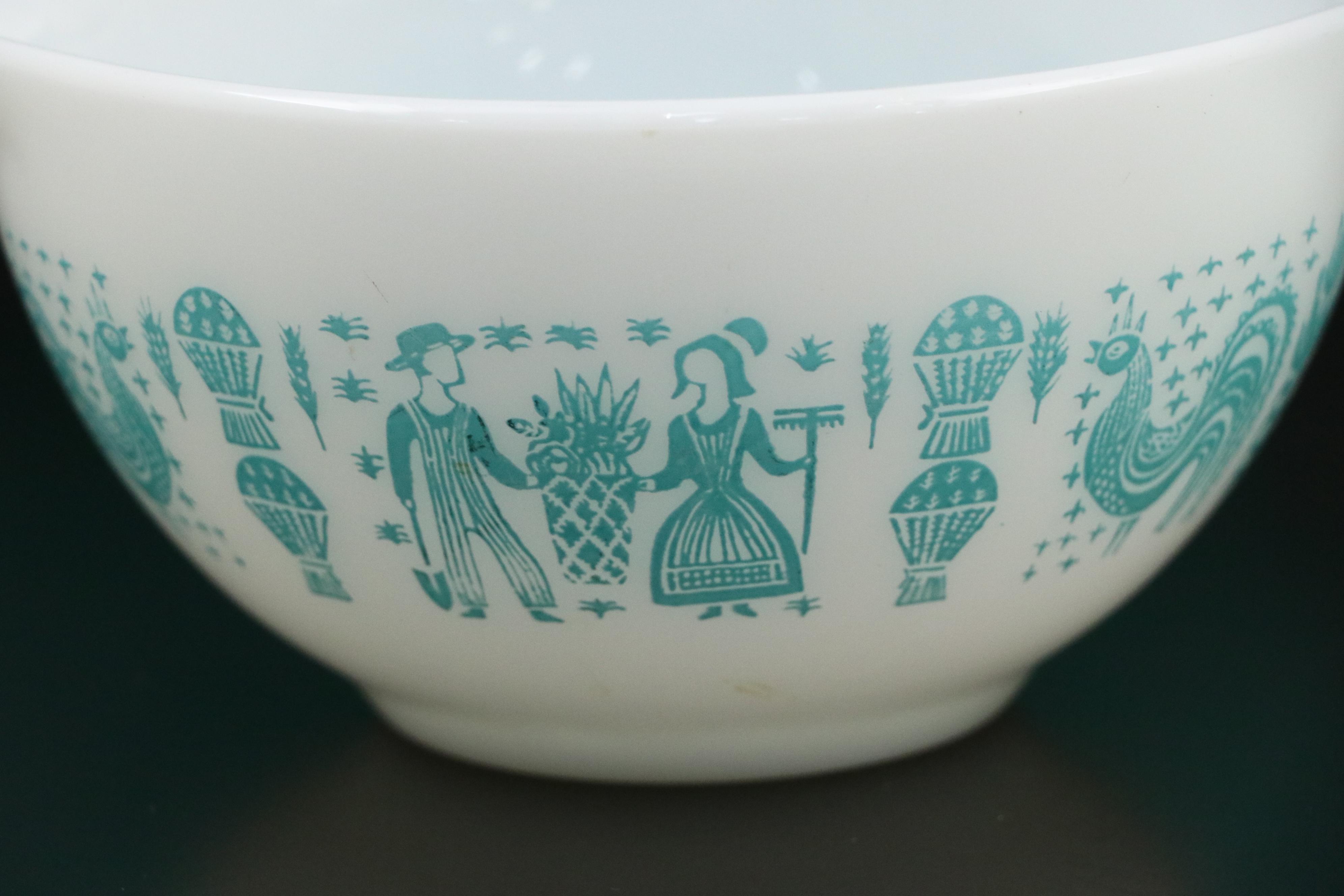 Pyrex "Butterprint" Cinderella Nesting Bowls and "Daisy" Oval Casserole Dish