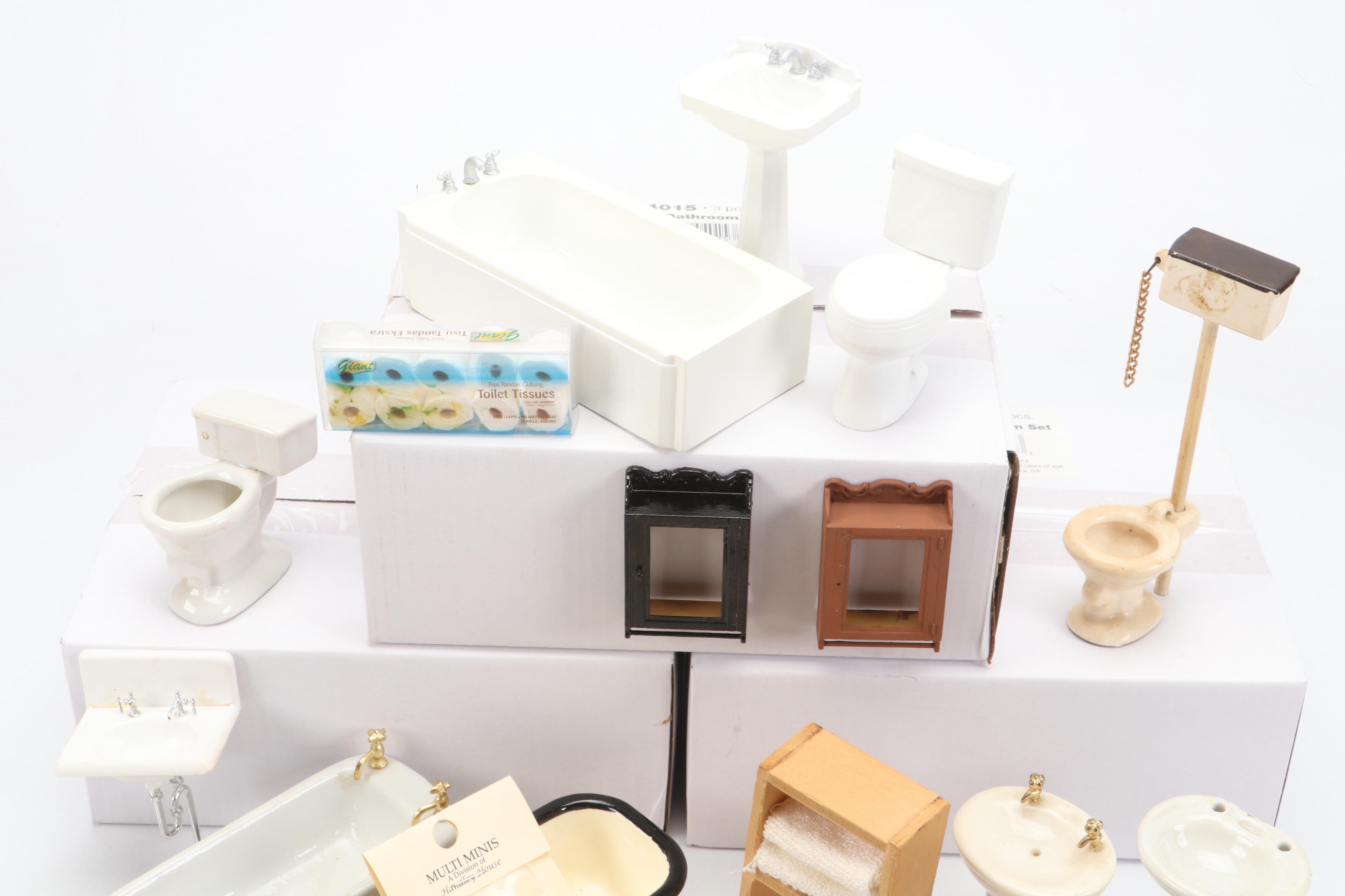 Plastic Miniature Bathroom with More Dollhouse Bathroom Fixtures and Décor