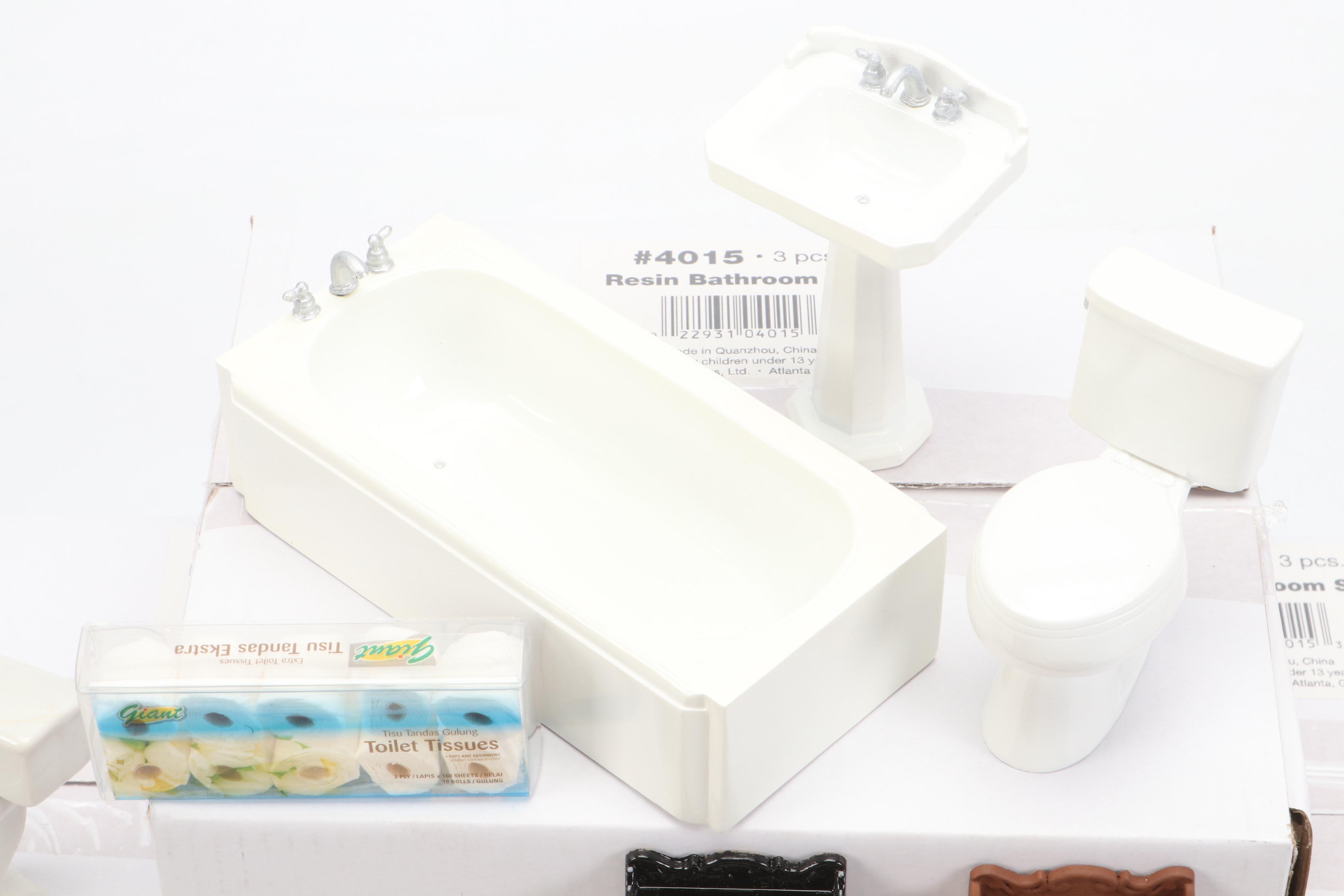 Plastic Miniature Bathroom with More Dollhouse Bathroom Fixtures and Décor