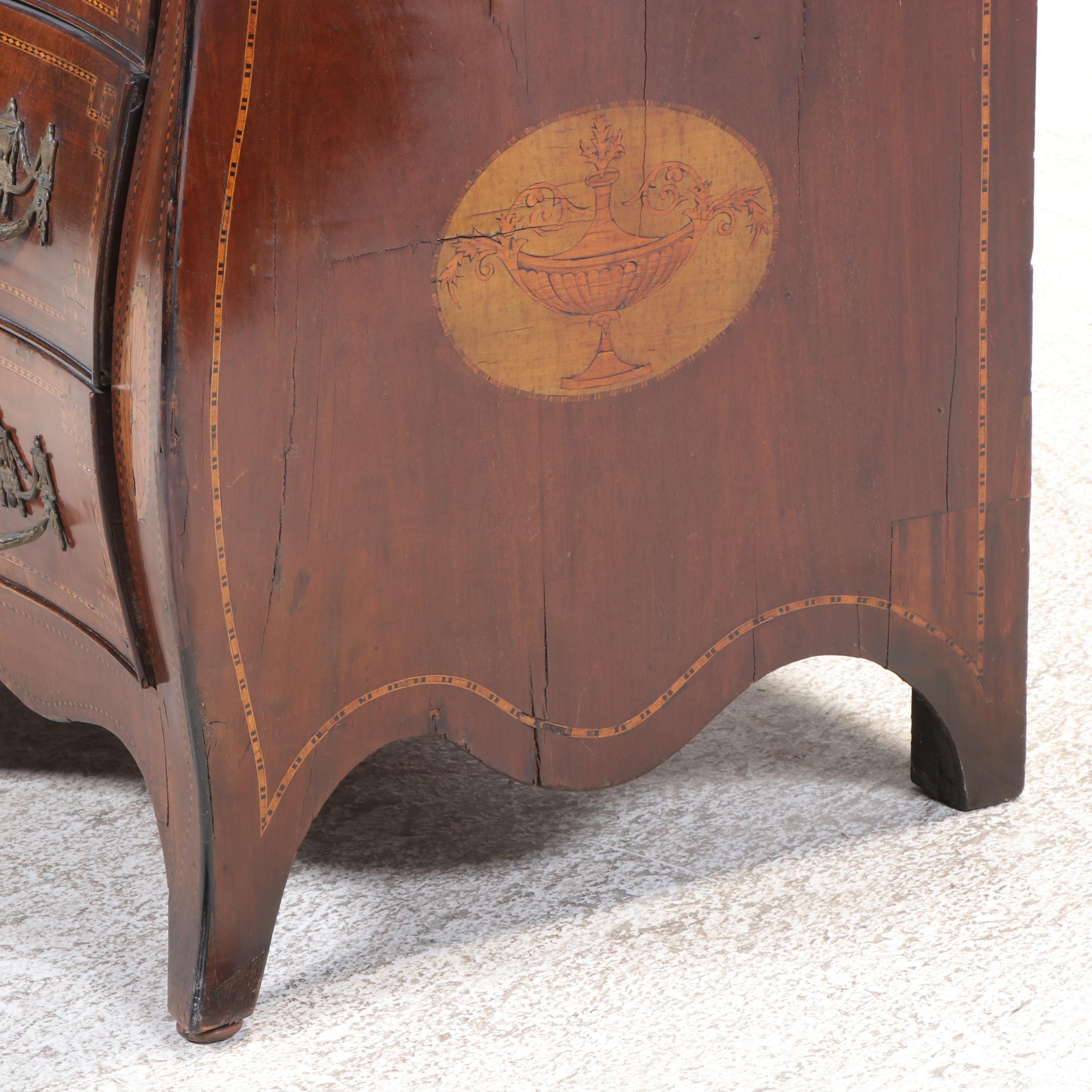 Dutch Mahogany and Marquetry Bombé-Front Cylinder Bureau, Early 19th Century