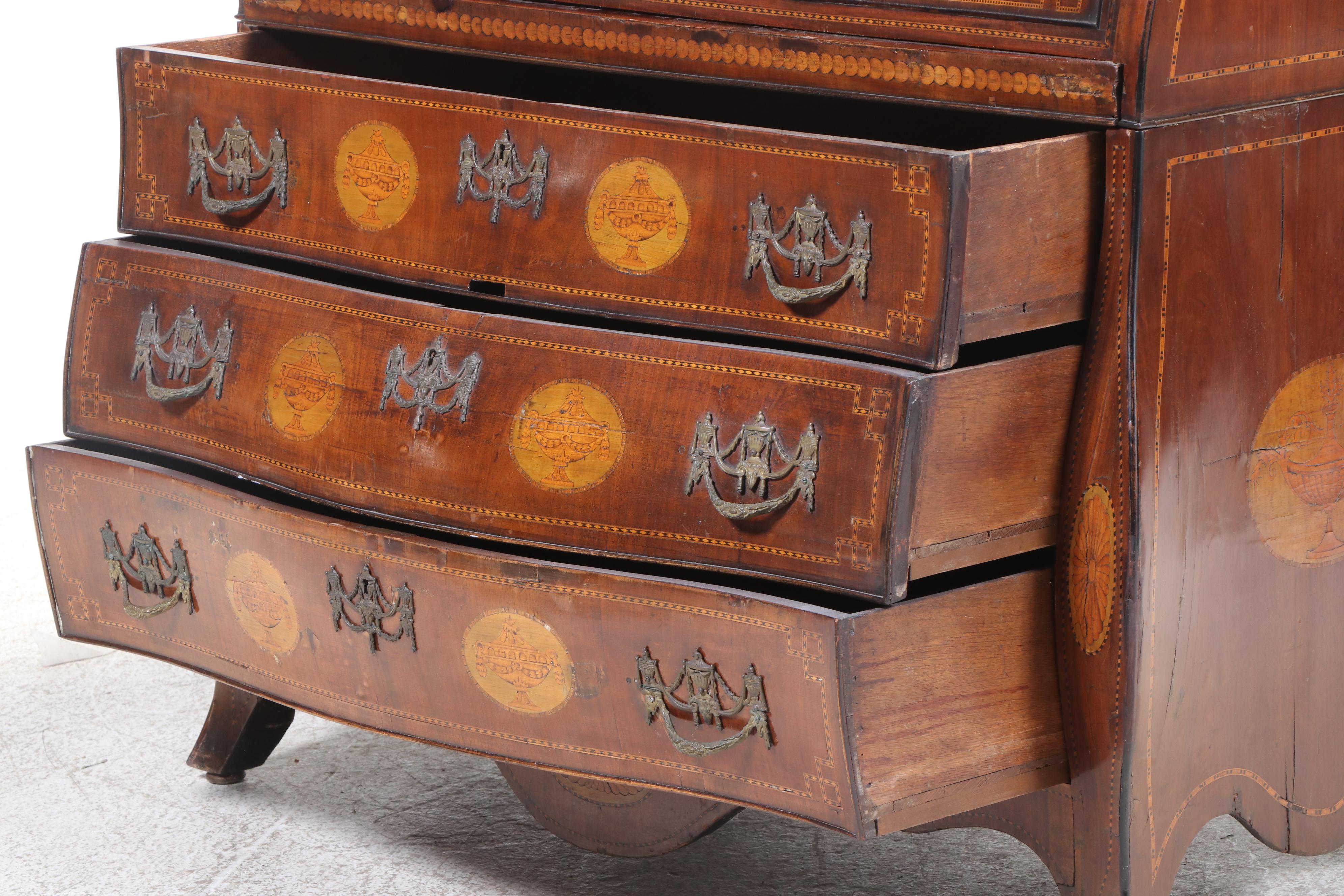 Dutch Mahogany and Marquetry Bombé-Front Cylinder Bureau, Early 19th Century