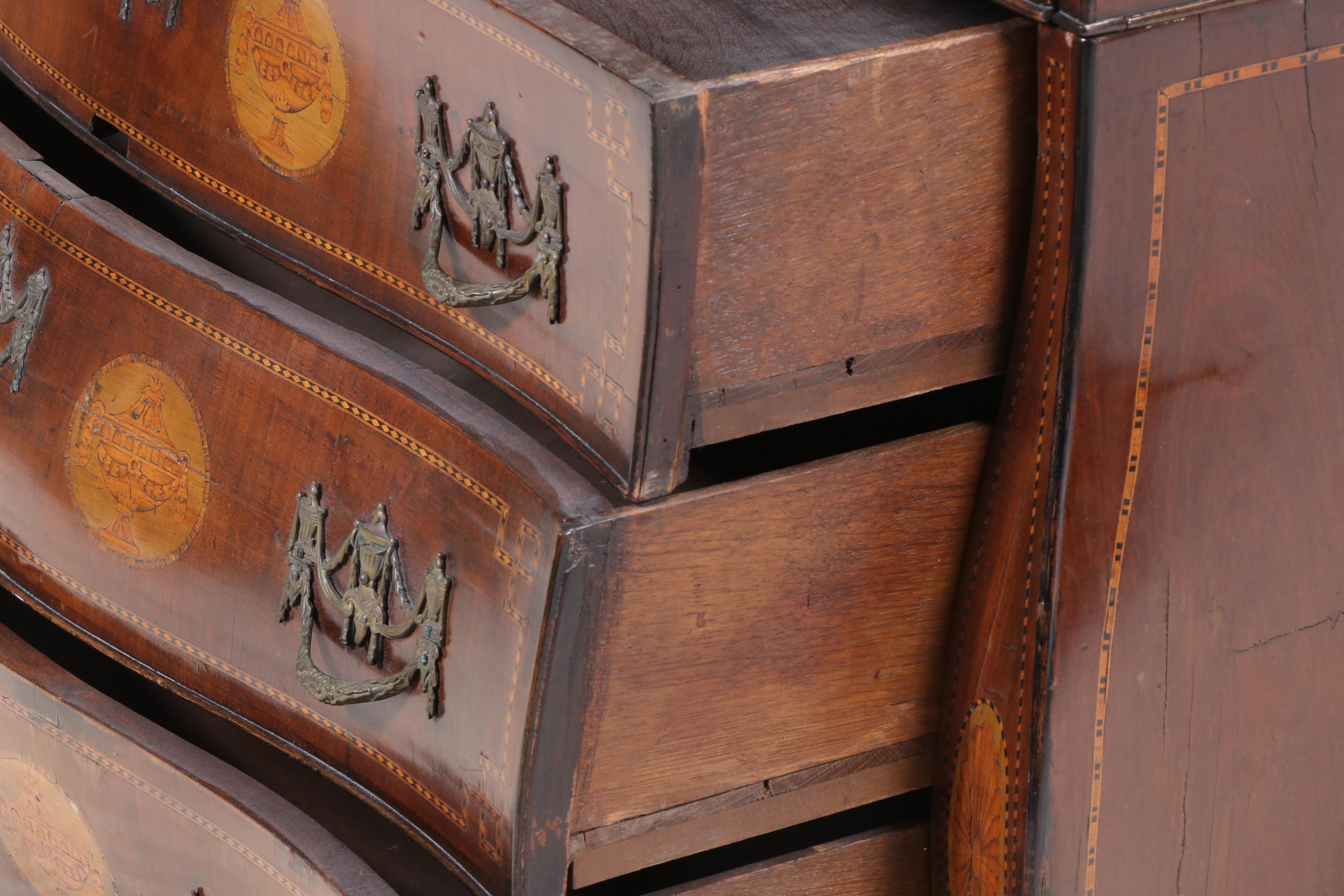Dutch Mahogany and Marquetry Bombé-Front Cylinder Bureau, Early 19th Century