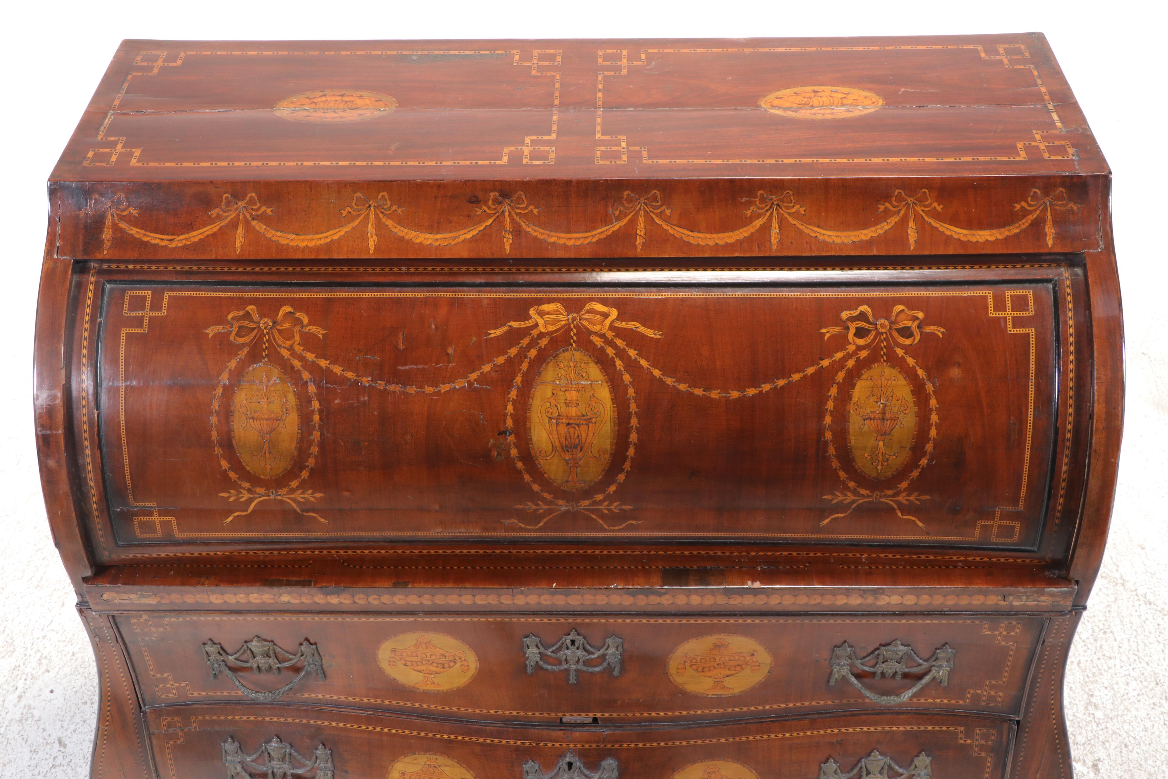 Dutch Mahogany and Marquetry Bombé-Front Cylinder Bureau, Early 19th Century