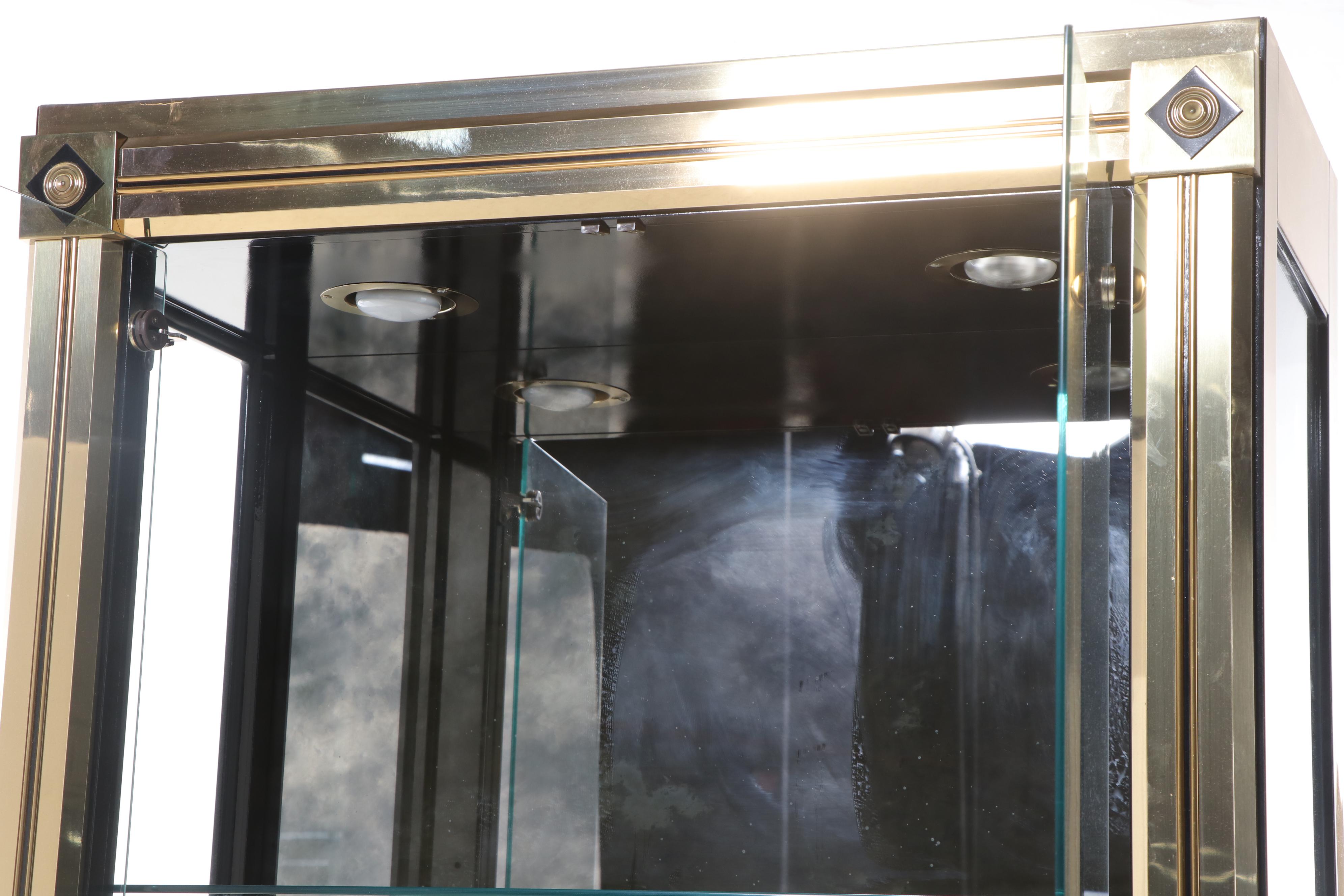 Mastercraft Modernist Brass-Clad and Mirror-Back Display Cabinet, Circa 1970