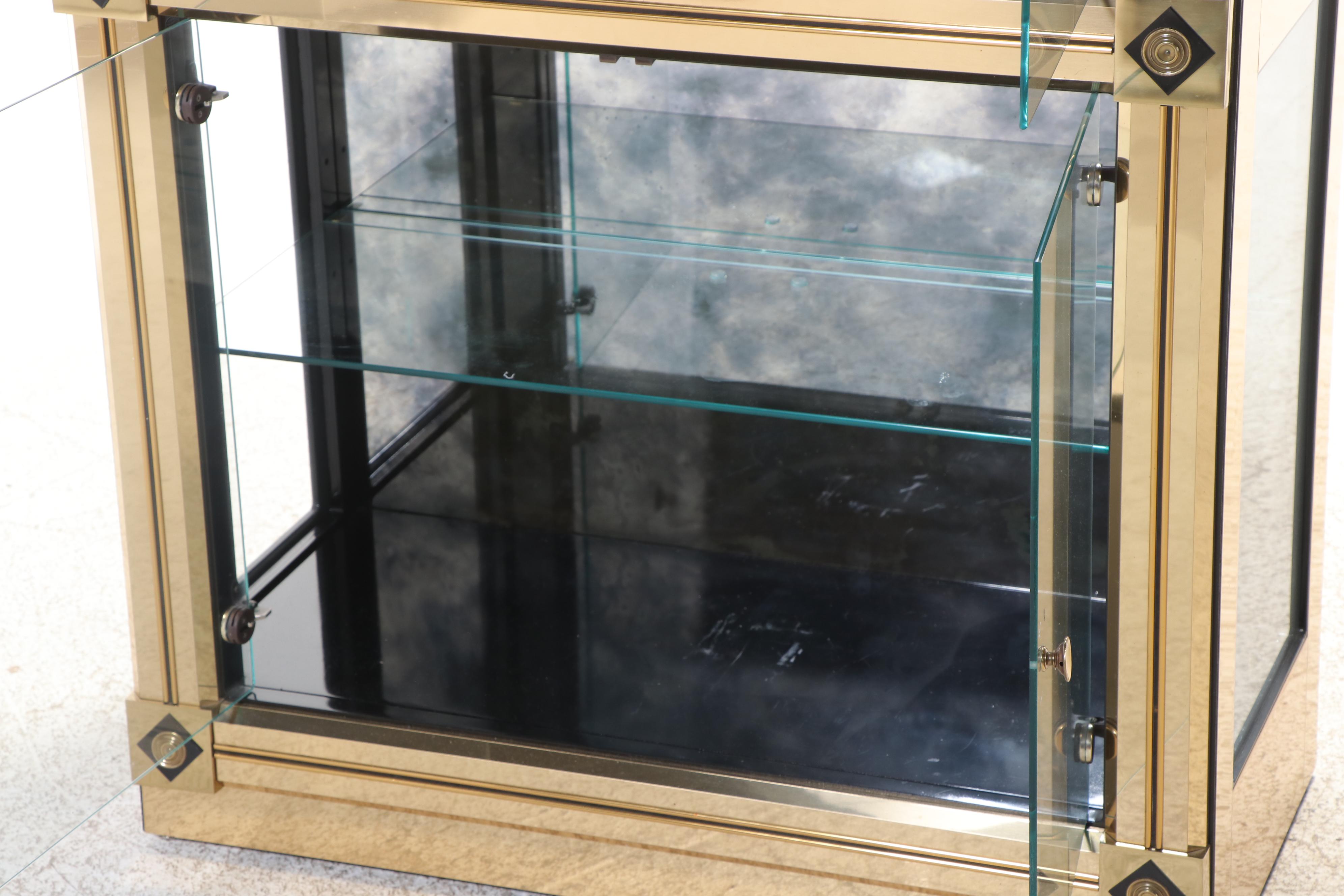 Mastercraft Modernist Brass-Clad and Mirror-Back Display Cabinet, Circa 1970