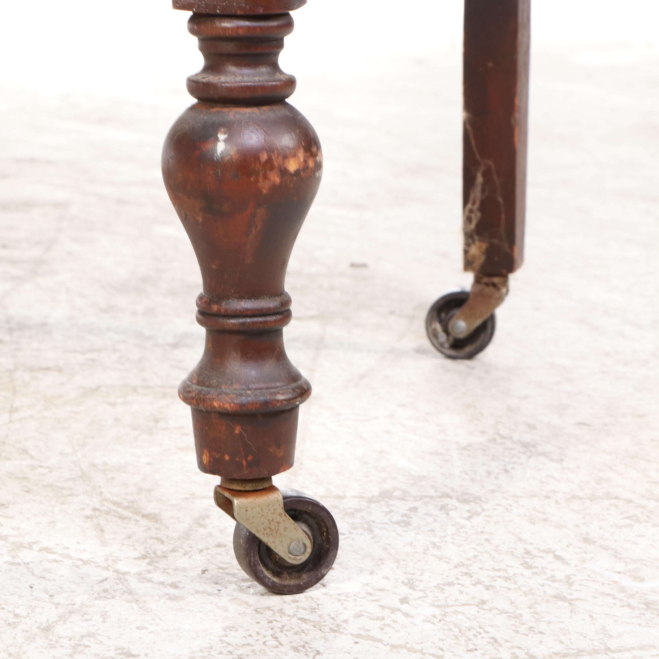 Thomasville Chair Co. Sheraton Style Mahogany Chest on Chest, 20th Century