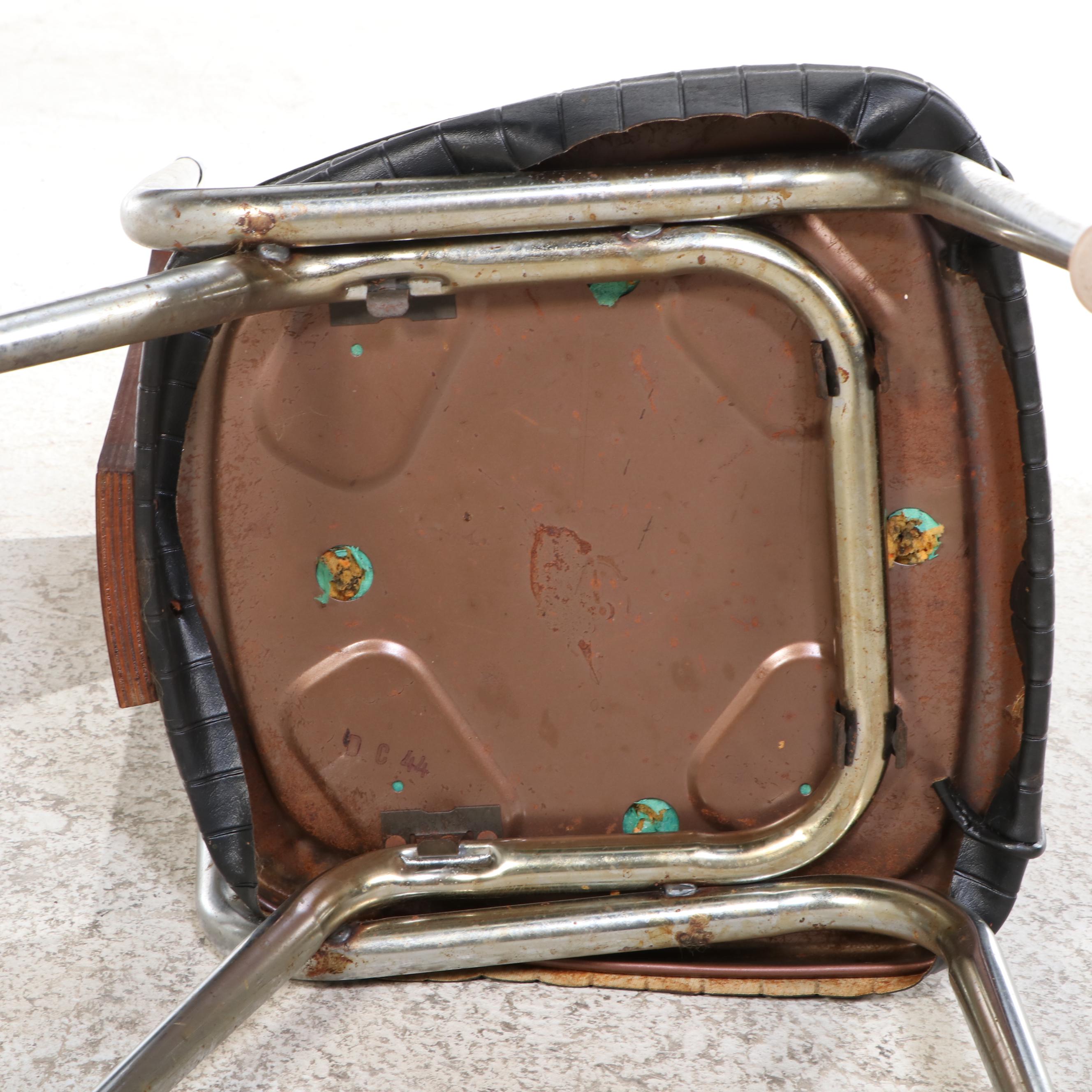 Chromcraft Mid Century Modern Dining Table and Six Chairs