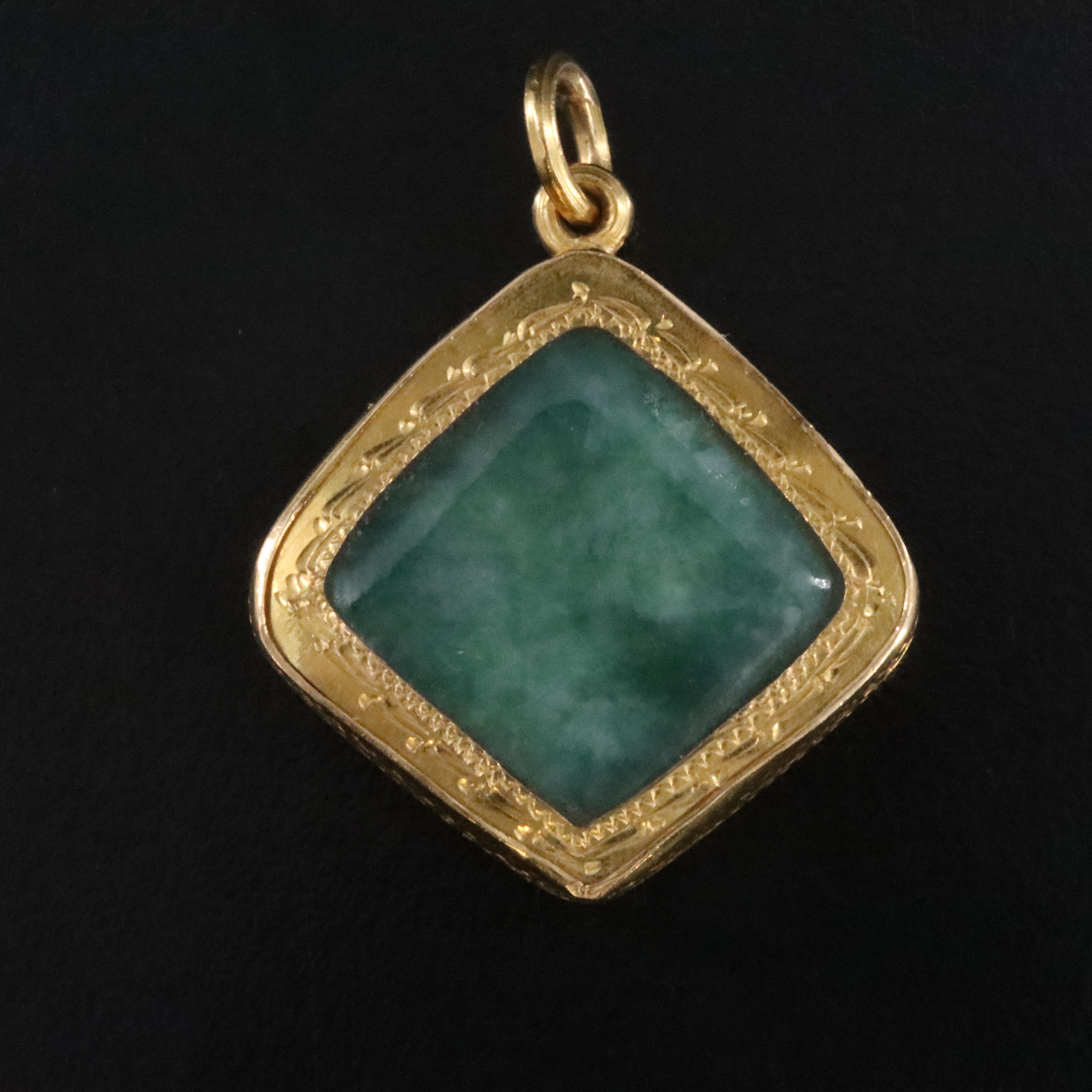 20K Jadeite Pendant