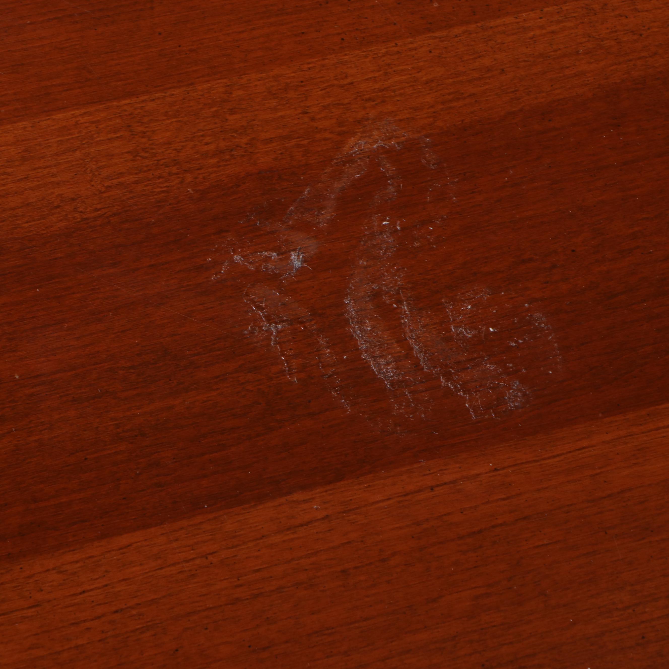 Ethan Allen Queen Anne Style Cherrywood Extending Dining Table