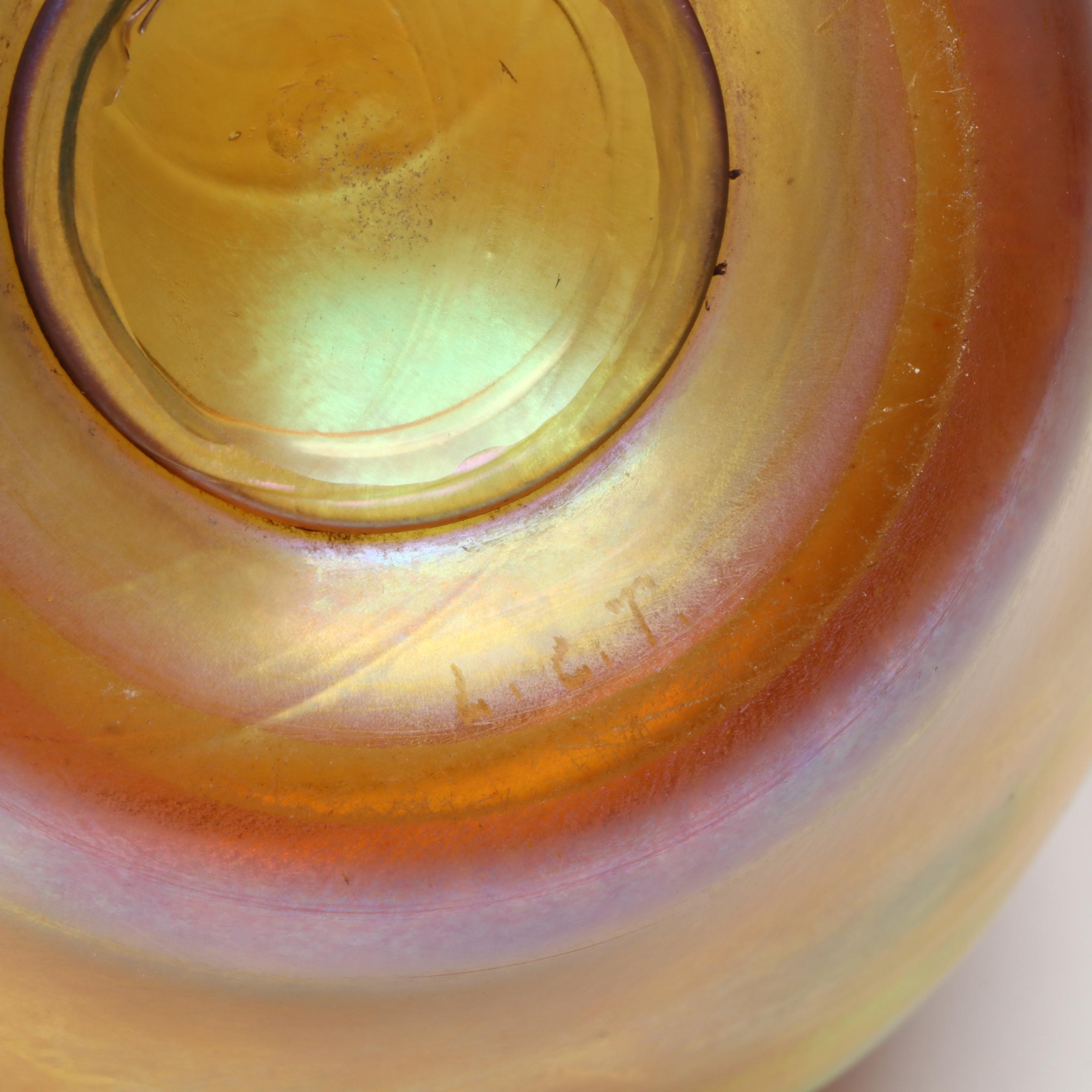 Louis Comfort Tiffany Art Nouveau Style Favrile Glass Bowl, Early 20th Century