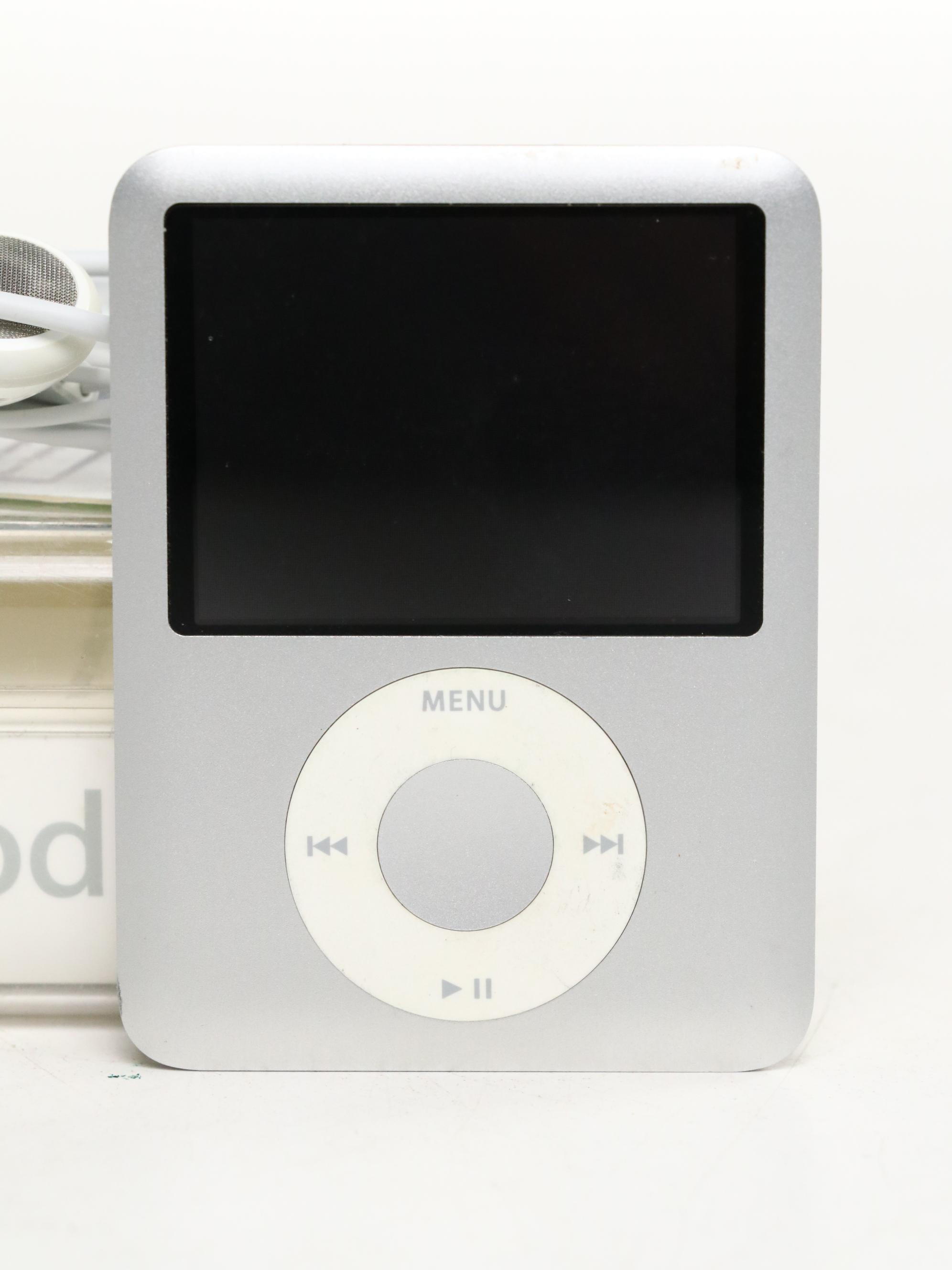 Apple iPod Nano with iPod Headphones