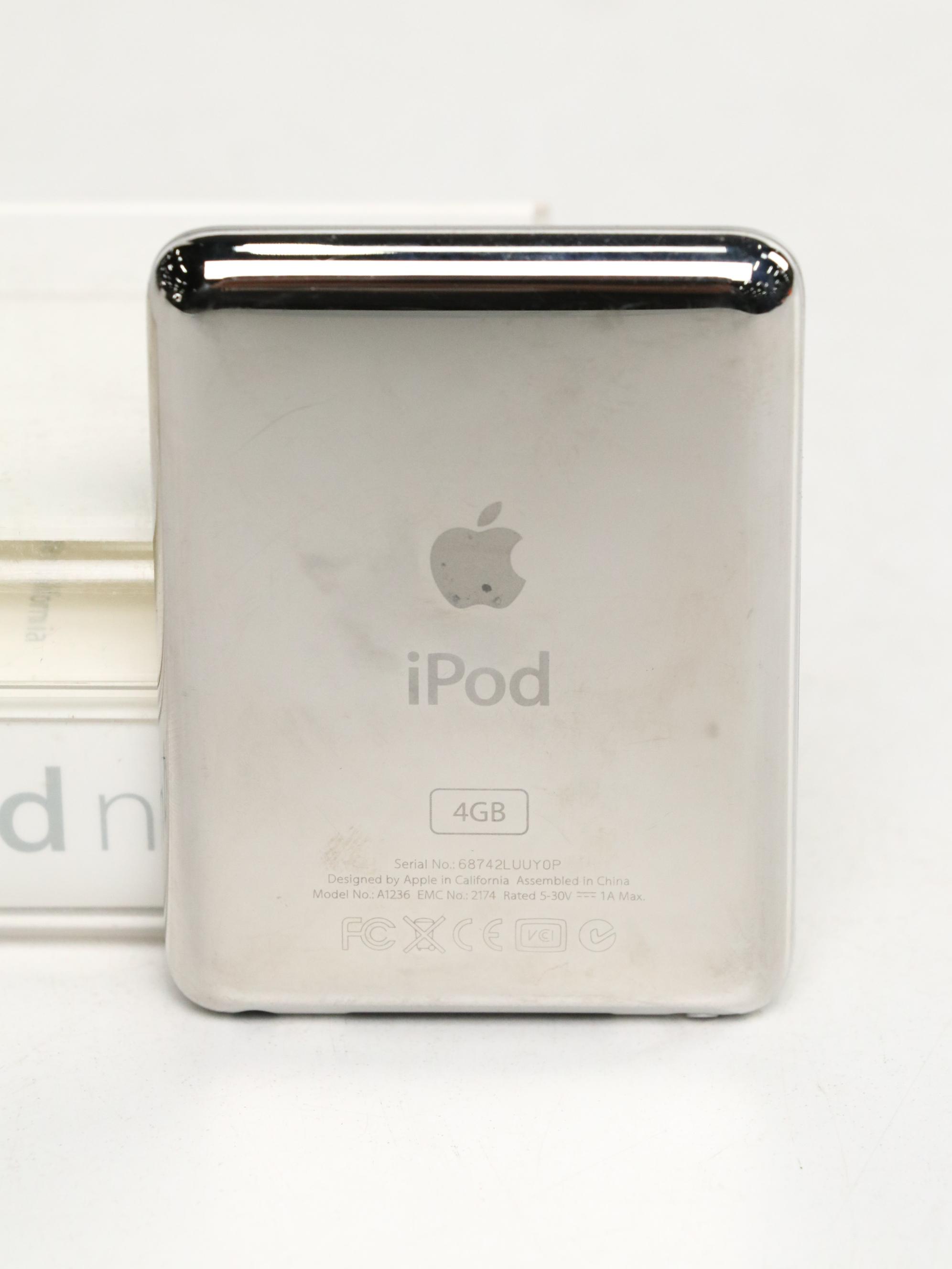 Apple iPod Nano with iPod Headphones