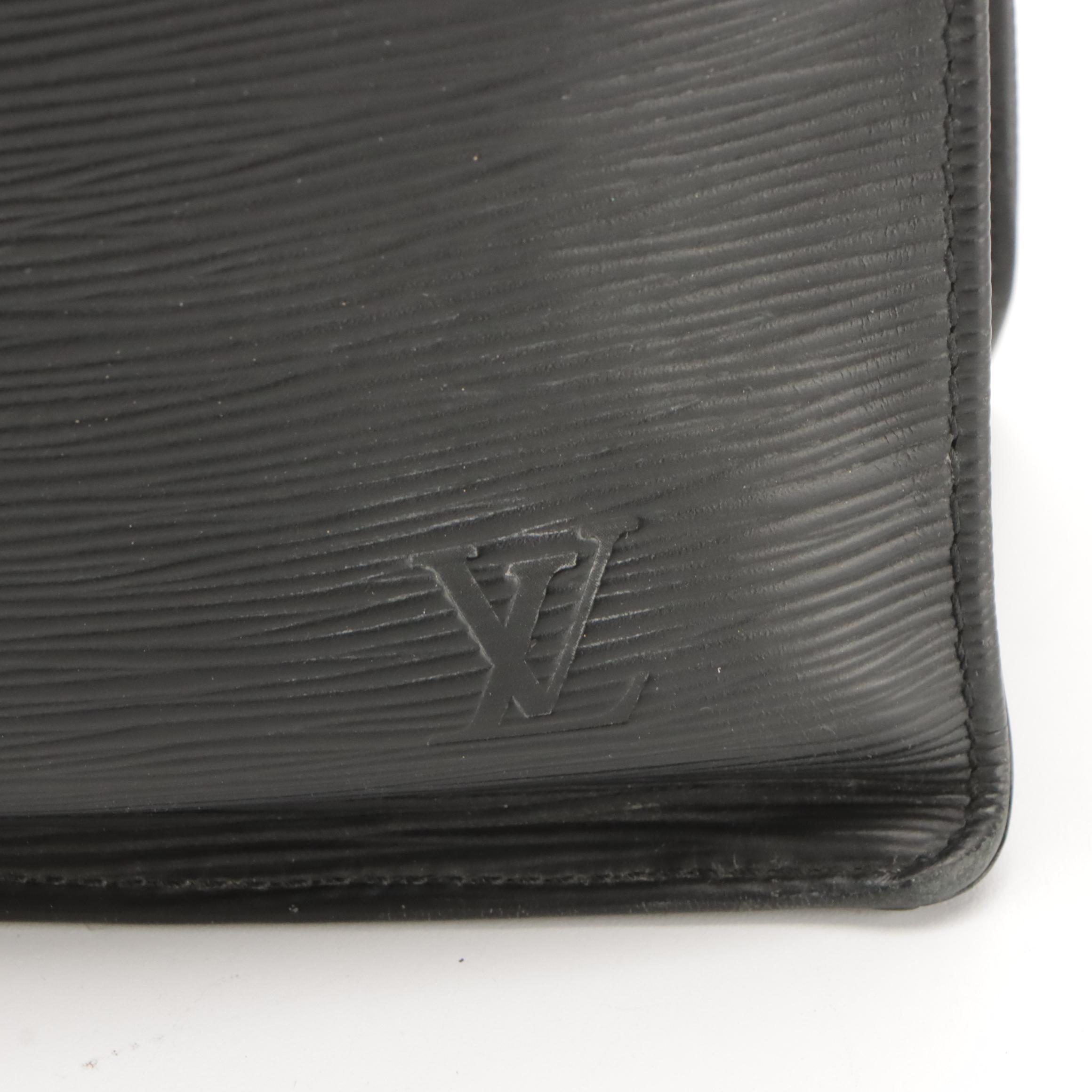Louis Vuitton Sac Plat in Black Epi Leather