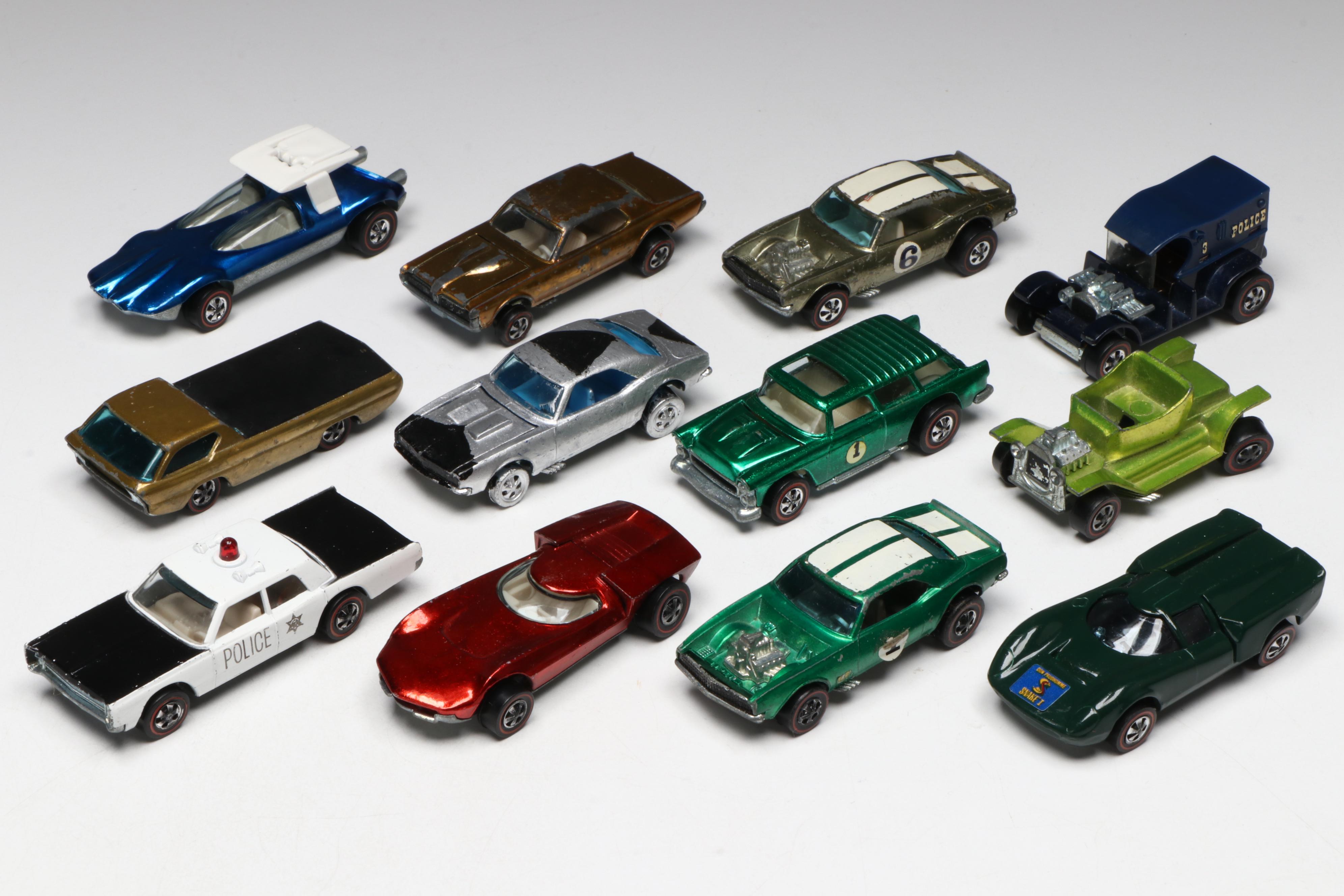 Mattel Hot Wheels Toy Cars with Badges, Case and Price Guide Book