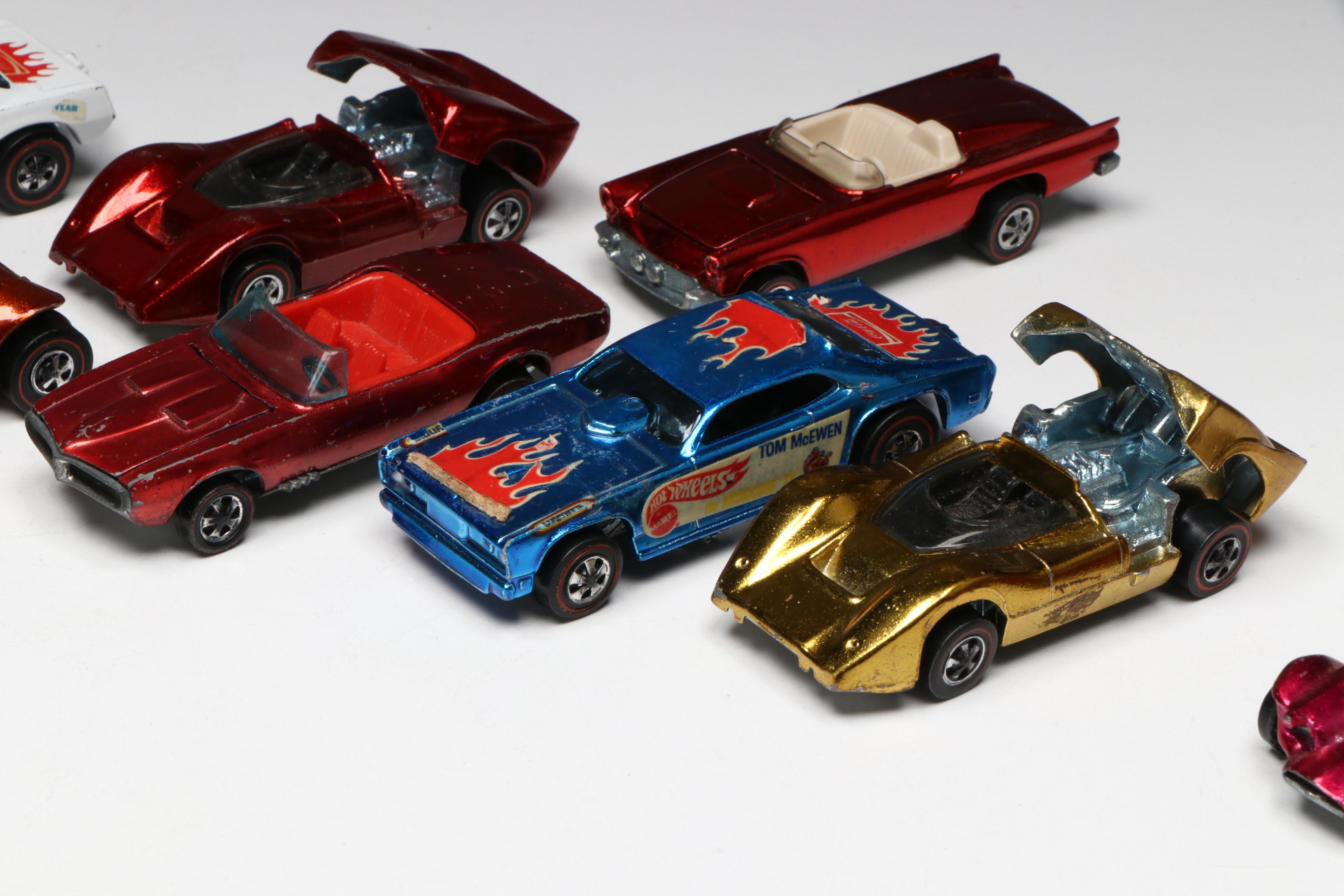 Mattel Hot Wheels Toy Cars with Badges, Case and Price Guide Book