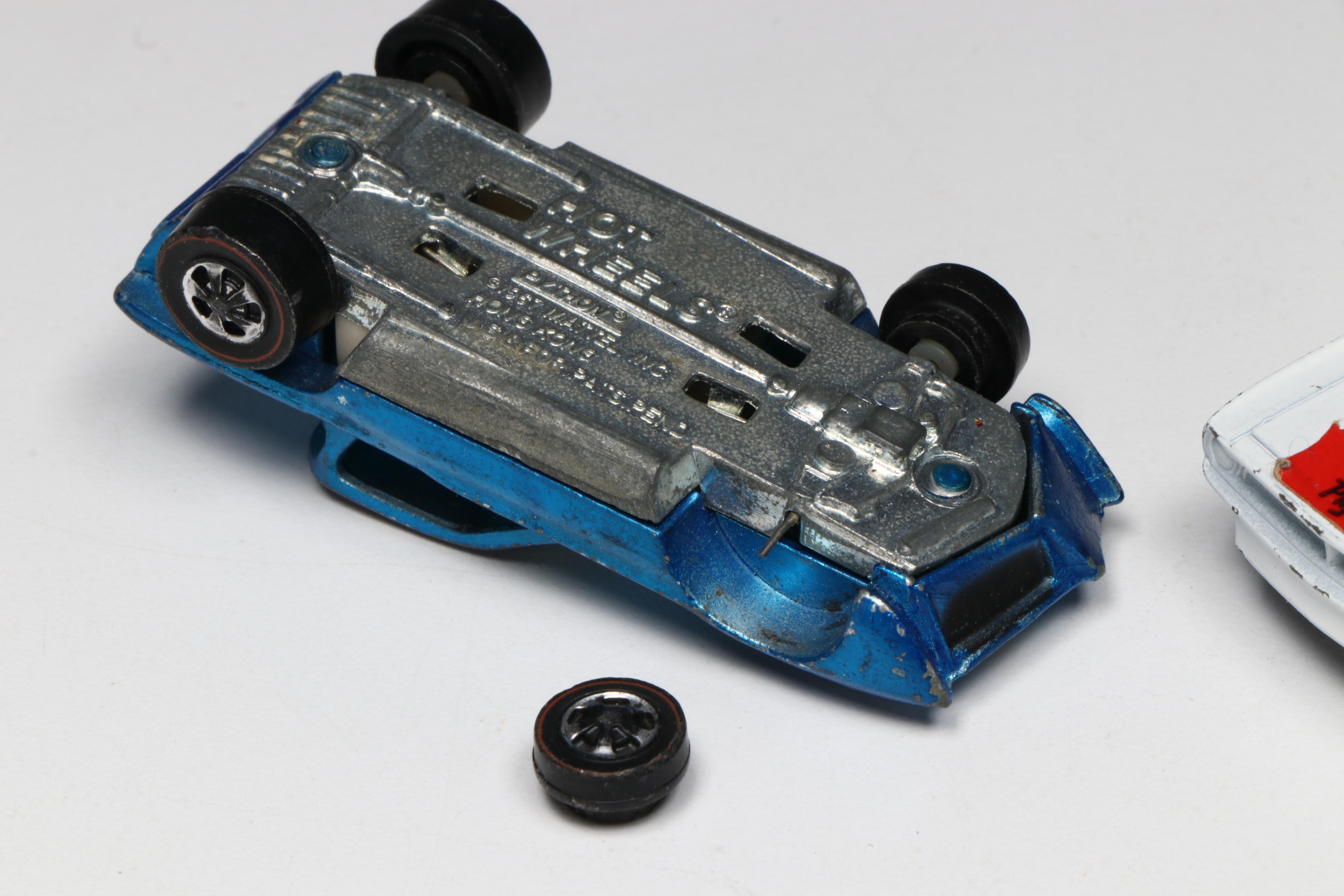 Mattel Hot Wheels Toy Cars with Badges, Case and Price Guide Book