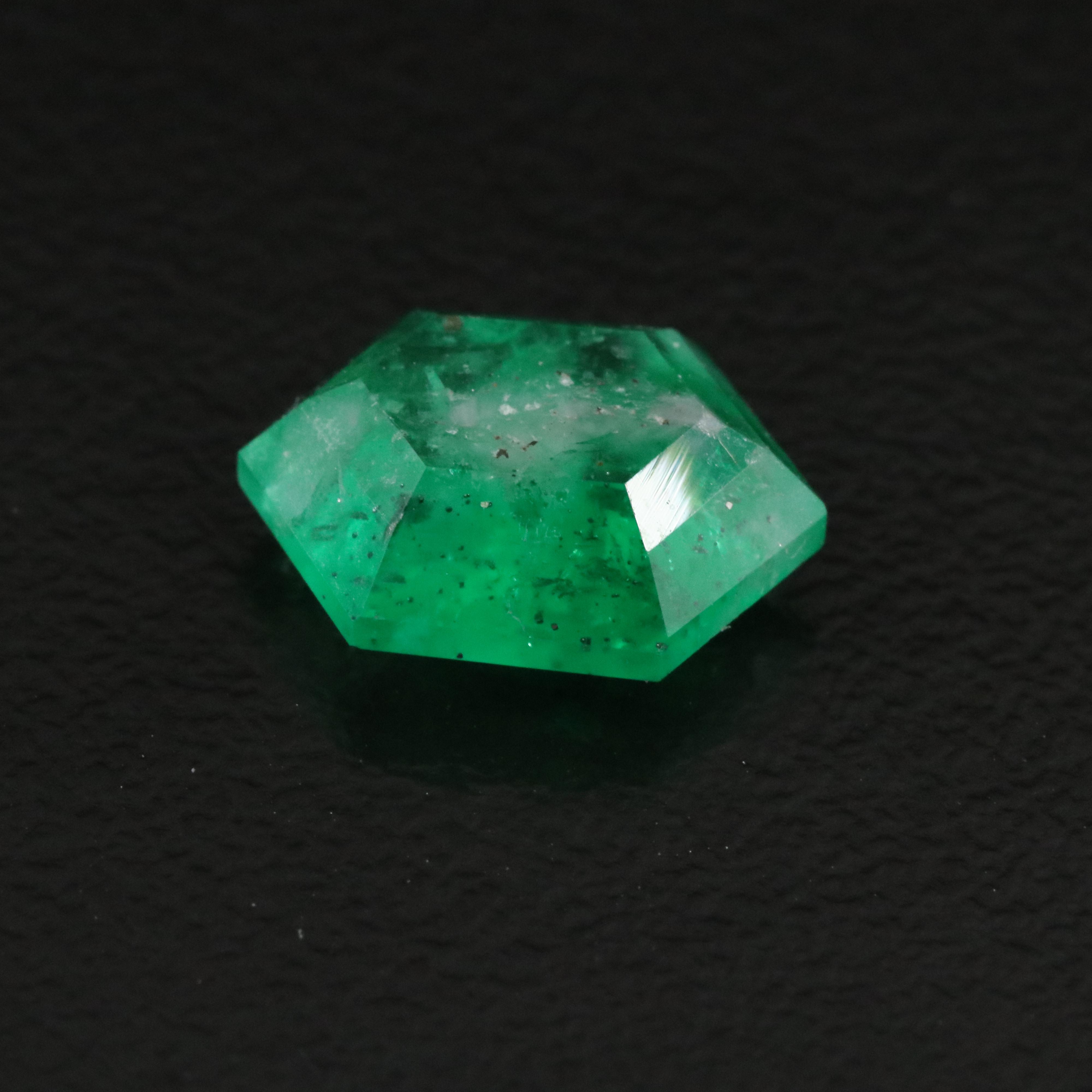 Loose 2.80 CT. Emerald
