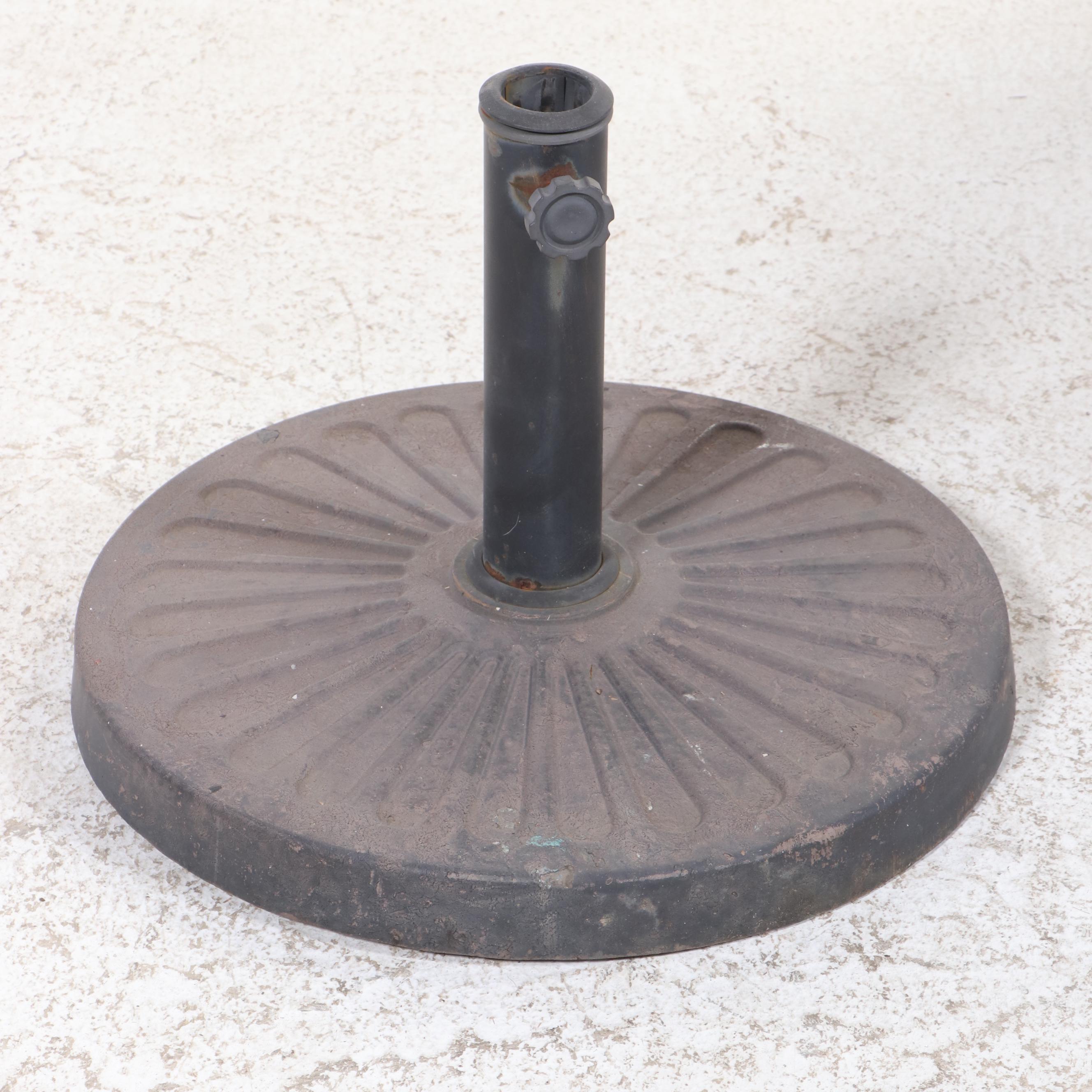 Hanamint "Grand Tuscany" Cast Metal Five-Piece Patio Dining Set with Umbrella