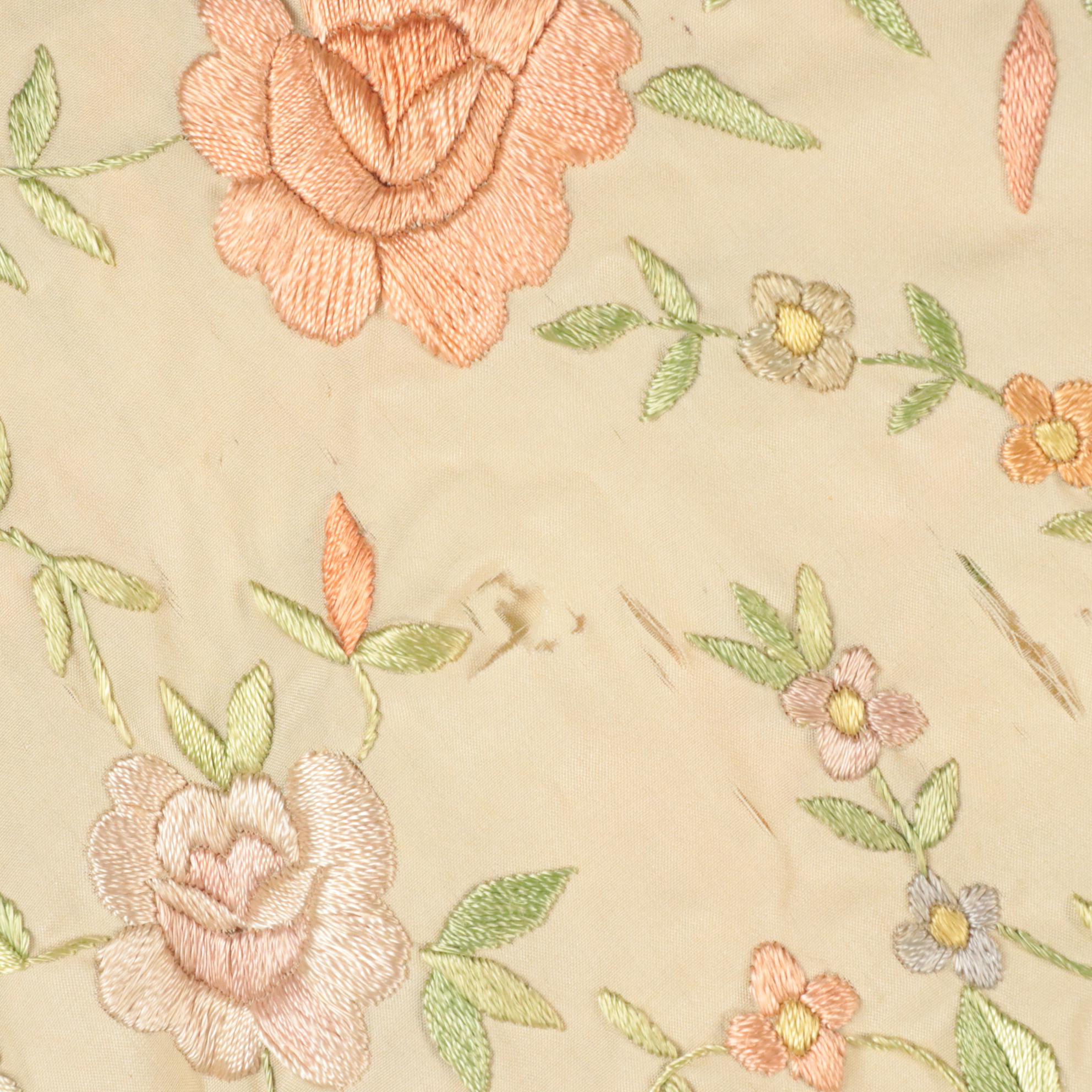 Piano Shawl in Floral Embroidered Silk with Hand-Knotted Macramé Fringe