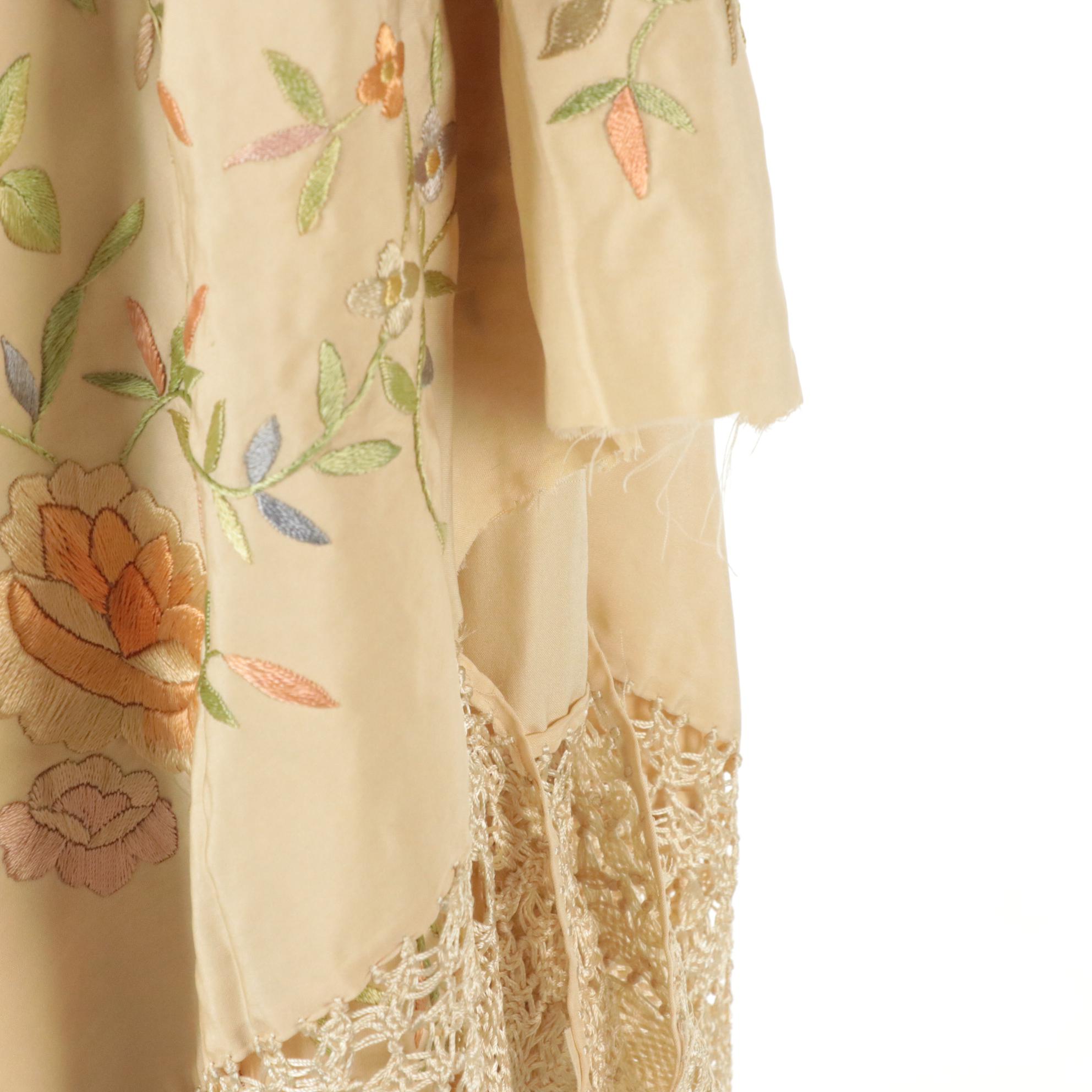 Piano Shawl in Floral Embroidered Silk with Hand-Knotted Macramé Fringe