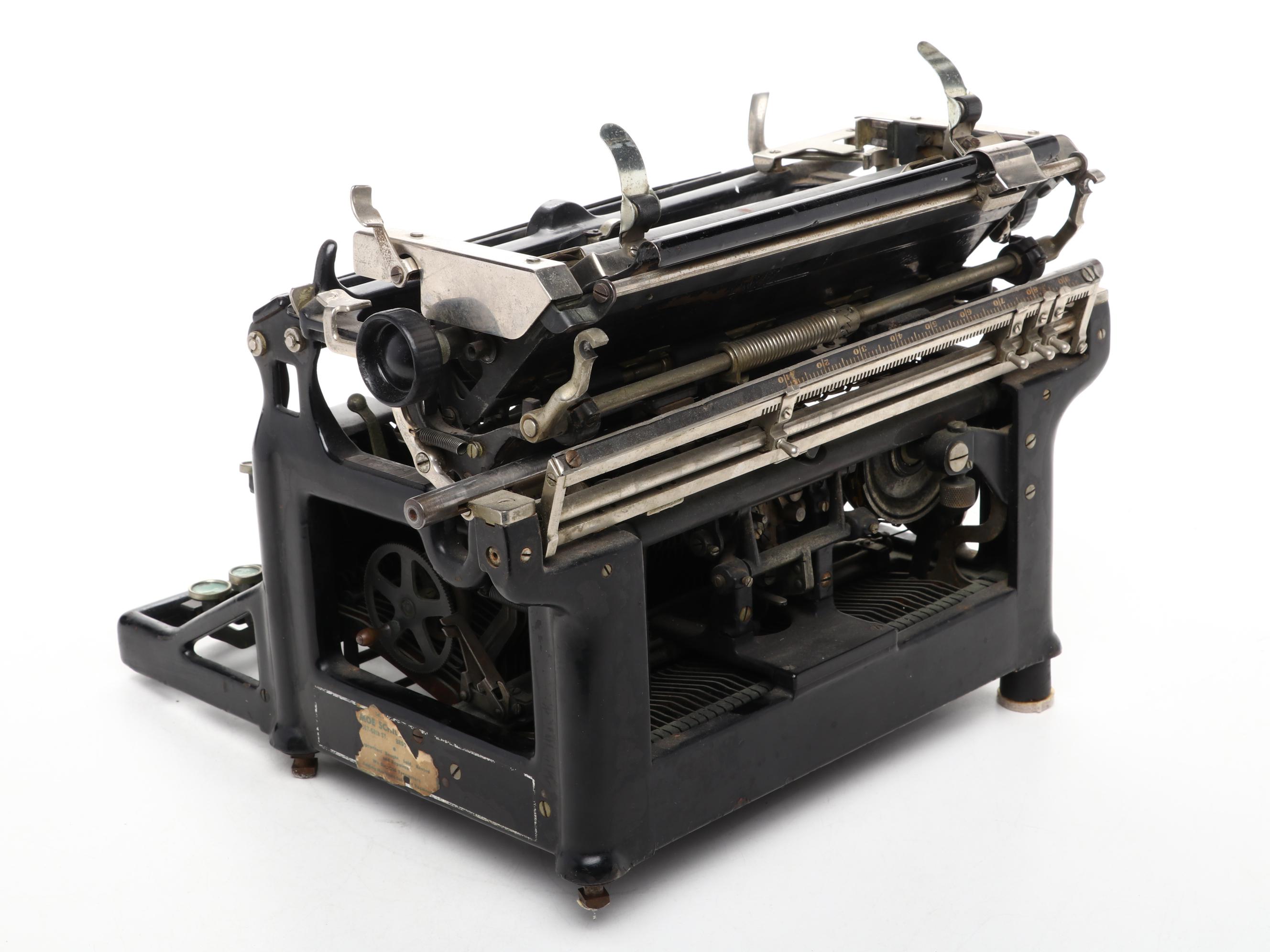 Underwood Metal Desktop Typewriter, Early 20th Century