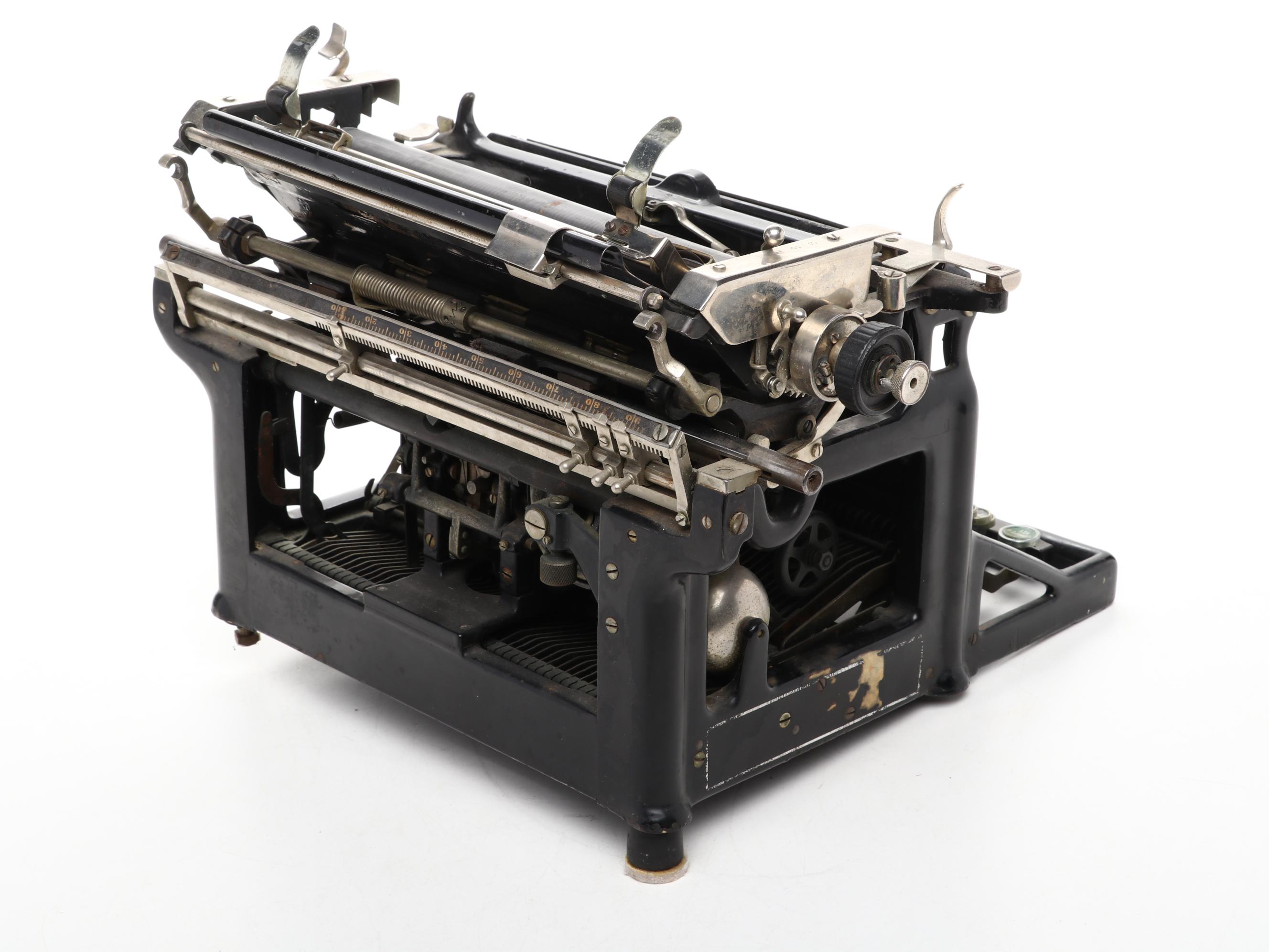 Underwood Metal Desktop Typewriter, Early 20th Century
