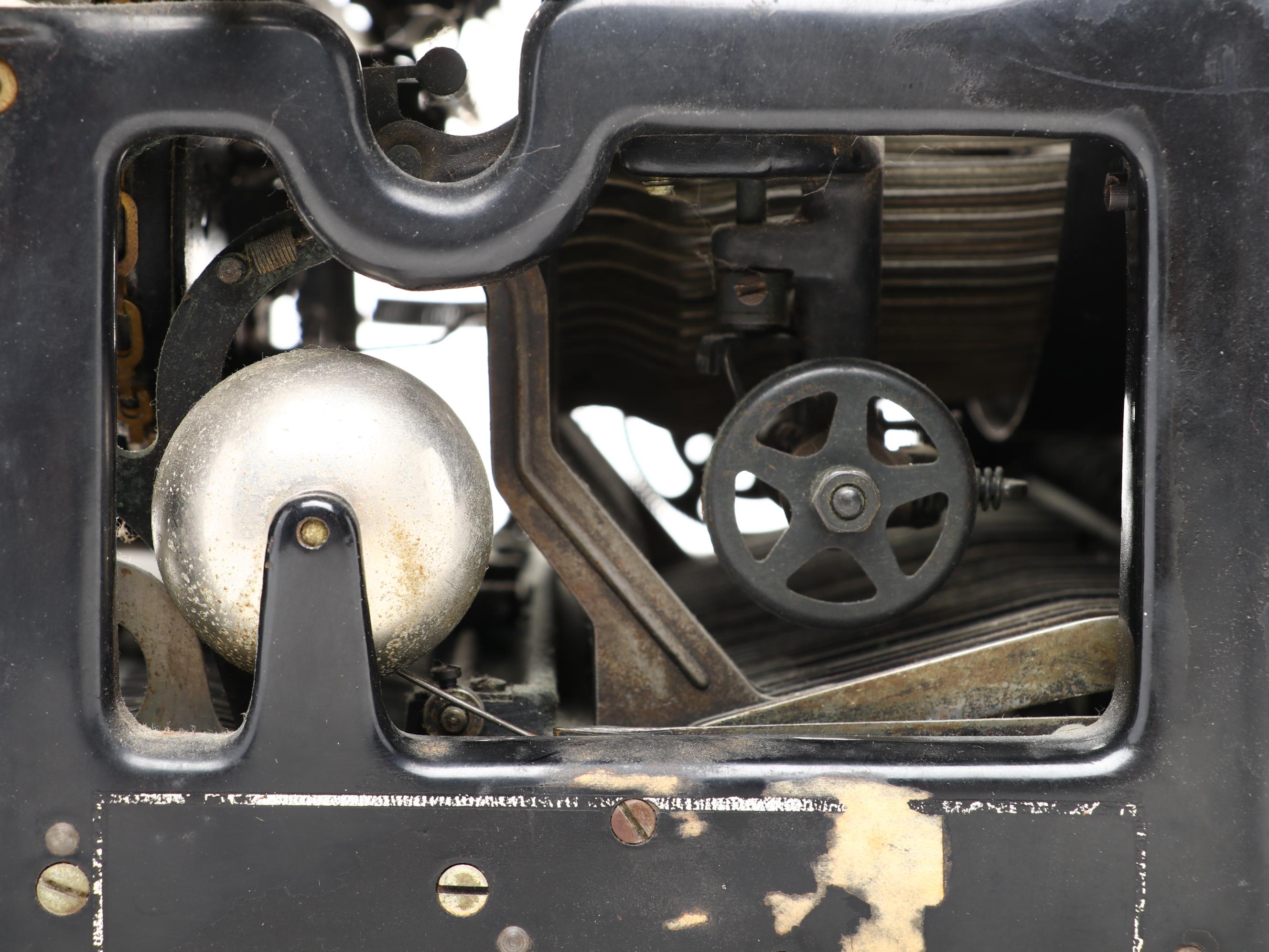 Underwood Metal Desktop Typewriter, Early 20th Century