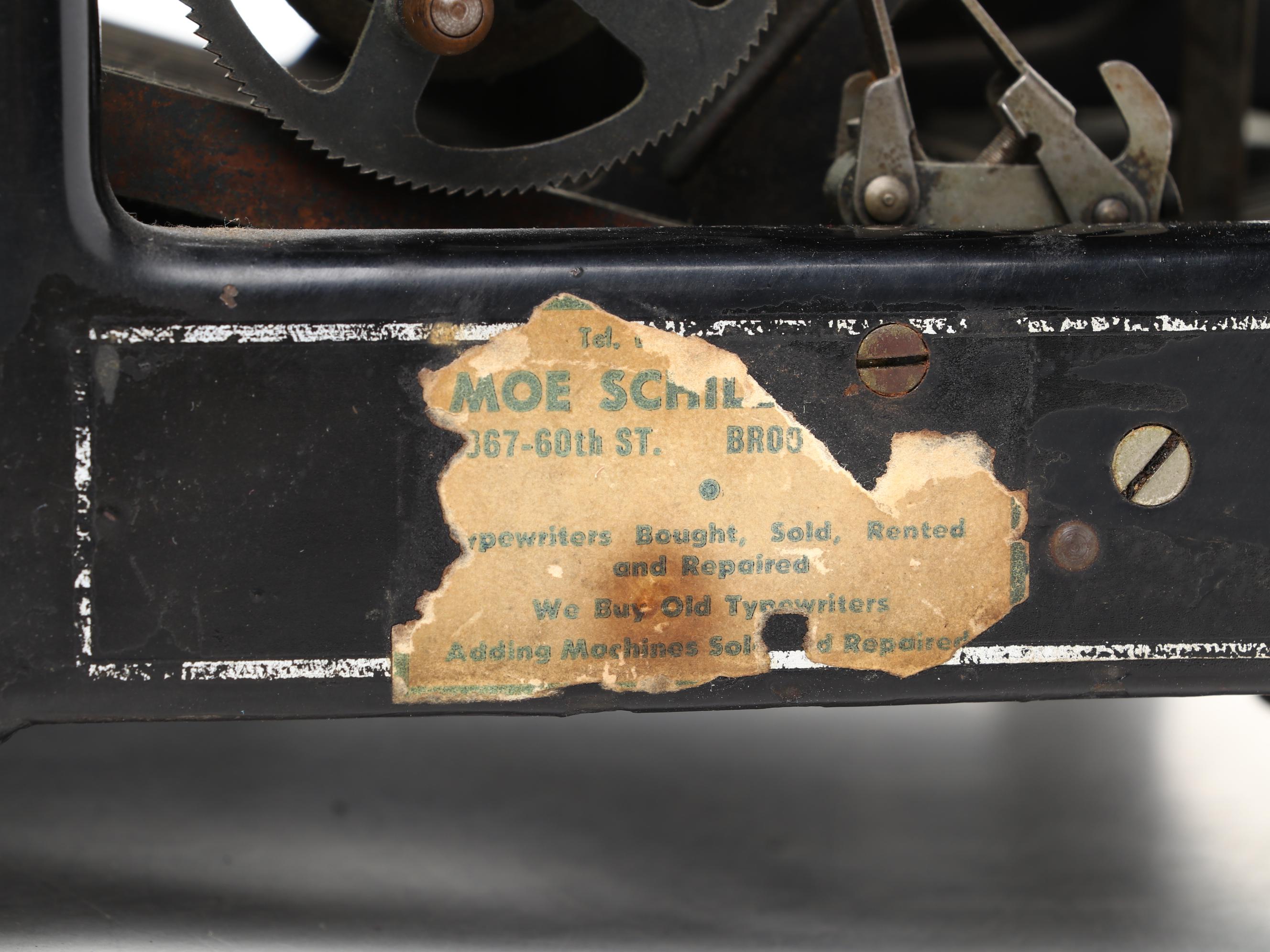 Underwood Metal Desktop Typewriter, Early 20th Century