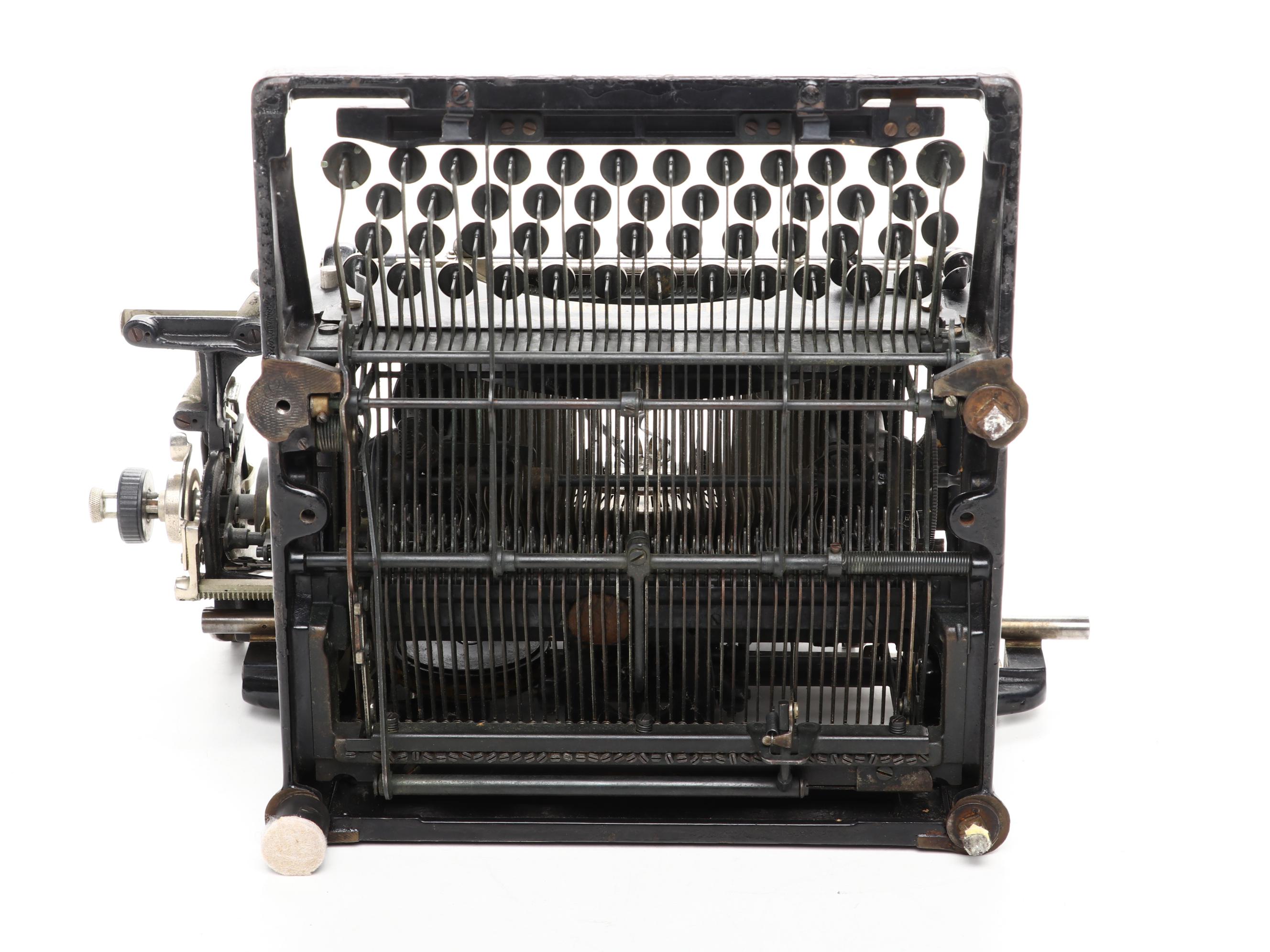 Underwood Metal Desktop Typewriter, Early 20th Century