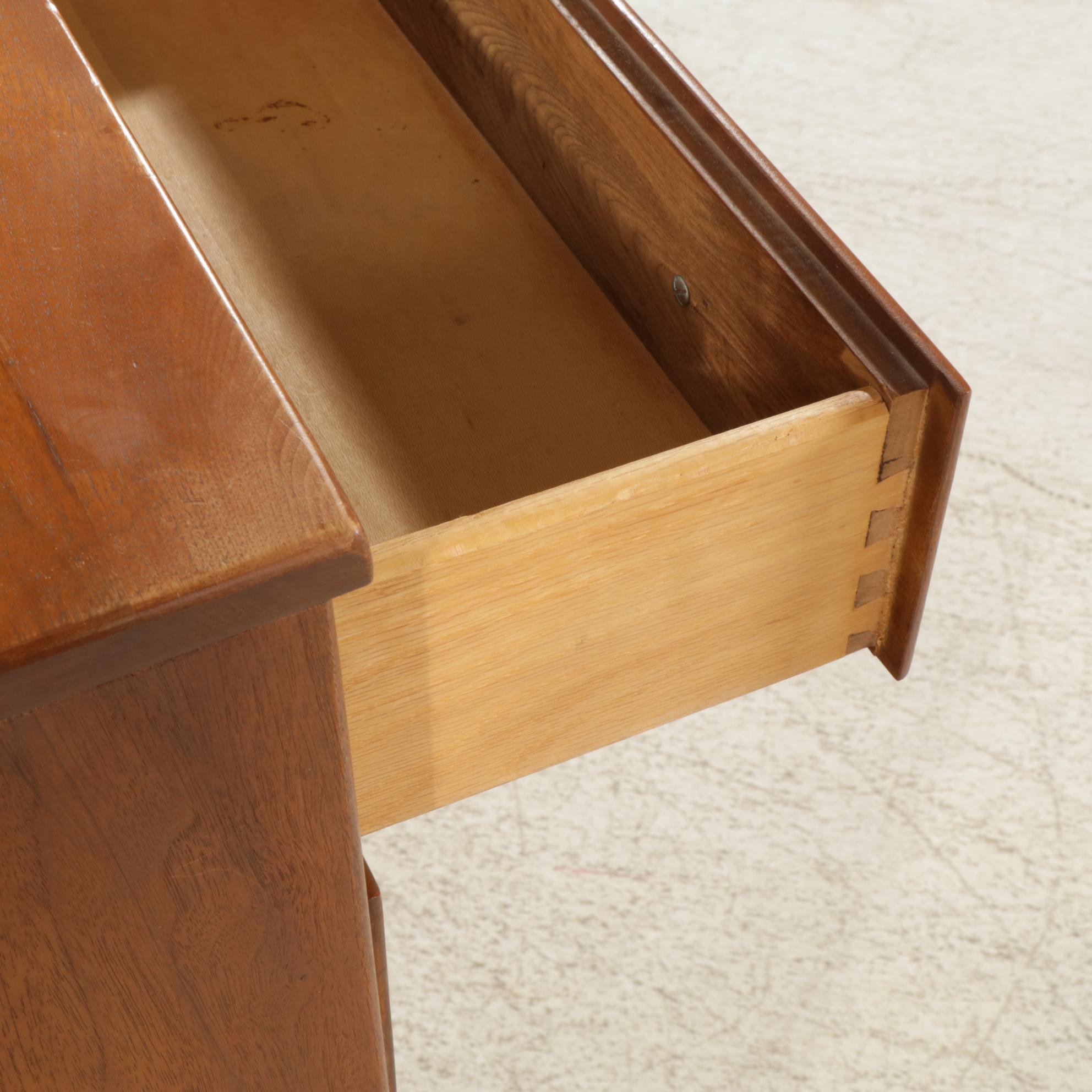 Kroehler Furniture Walnut Chest of Drawers, Late 20th Century