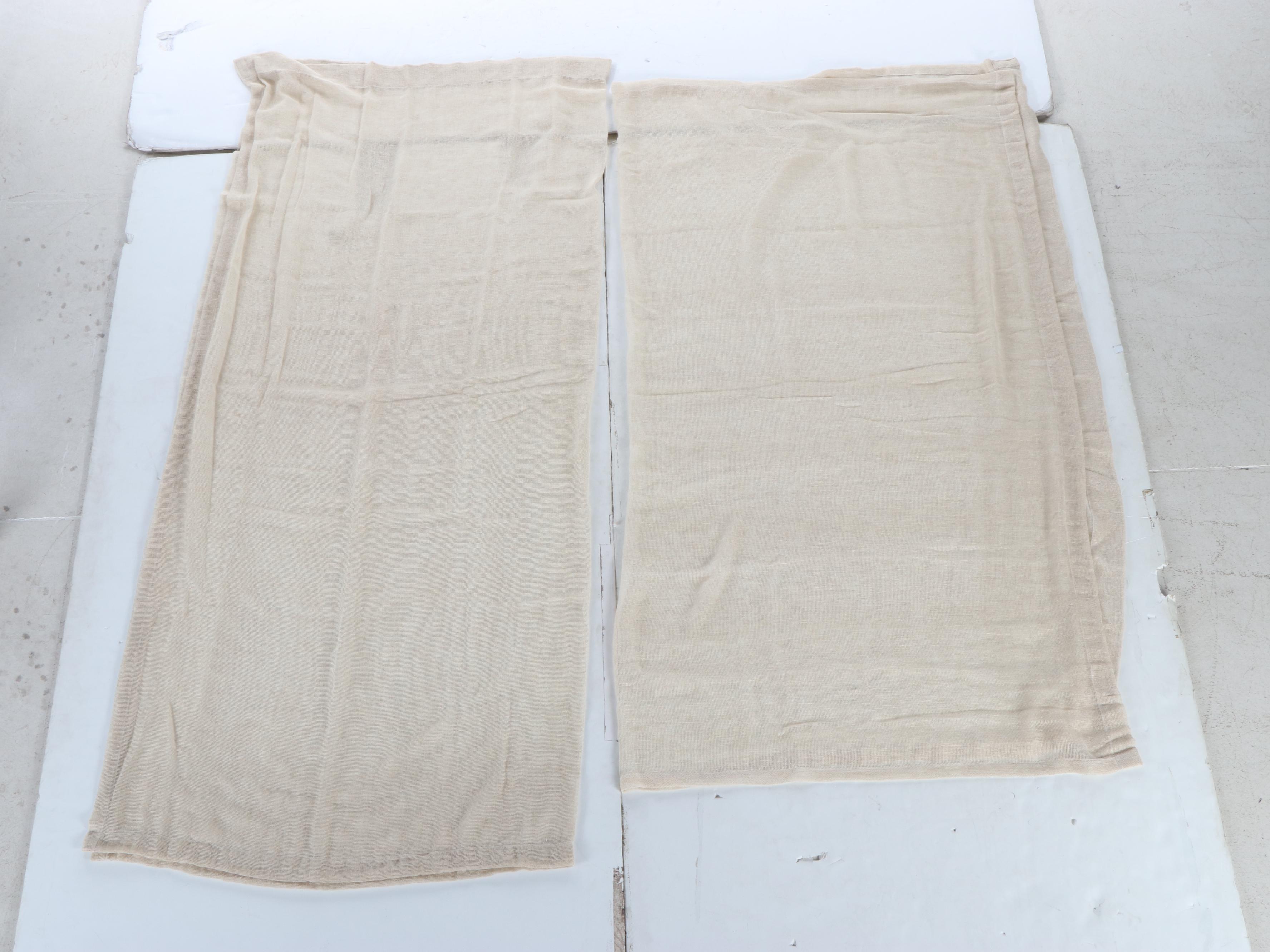 Henredon Bed Skirt with Brown Fabric Pillows and Blankets