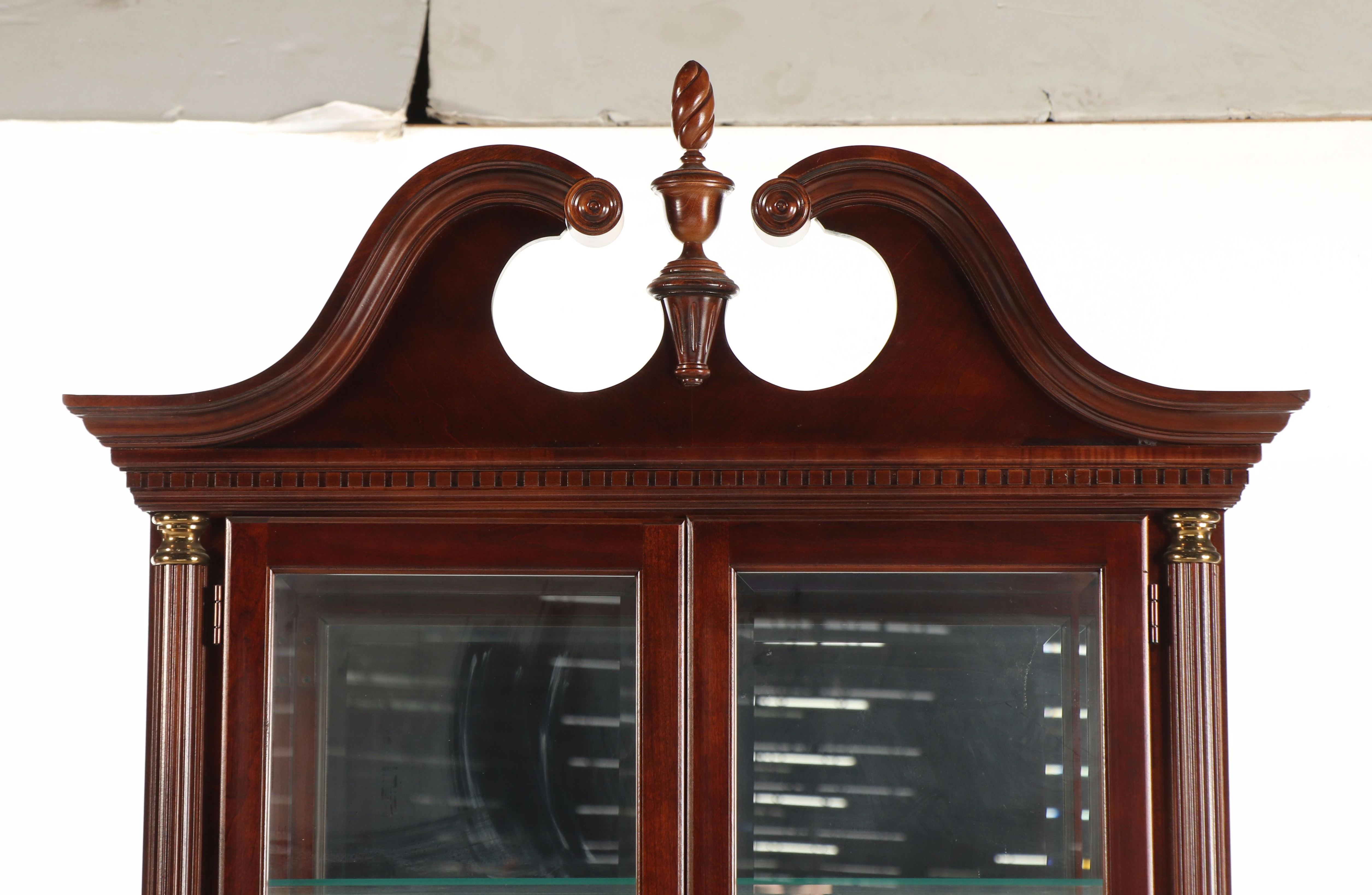 Pulaski Furniture Co. Federal Style Mahogany Display Cabinet, Late 20th Century