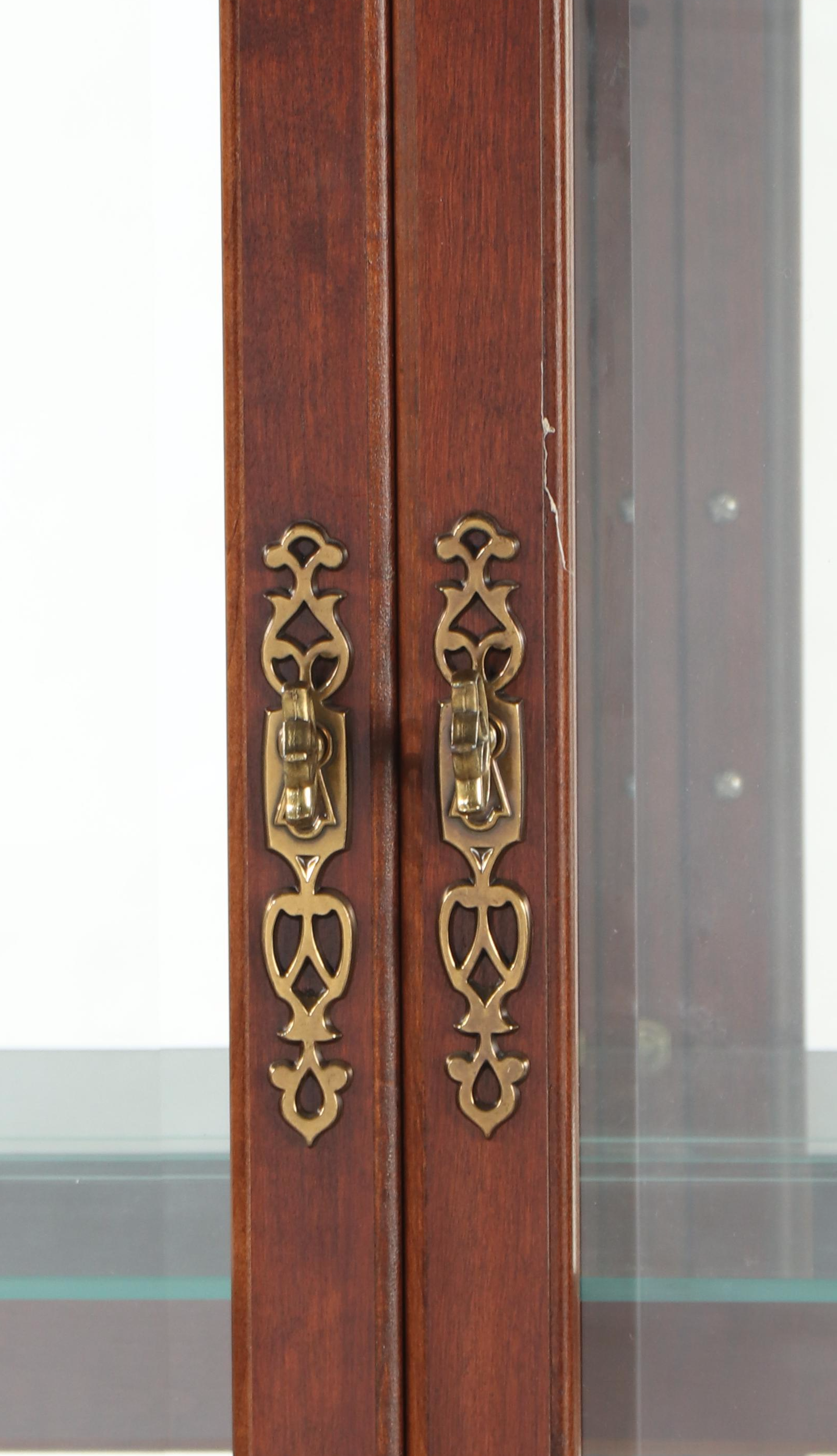 Pulaski Furniture Co. Federal Style Mahogany Display Cabinet, Late 20th Century