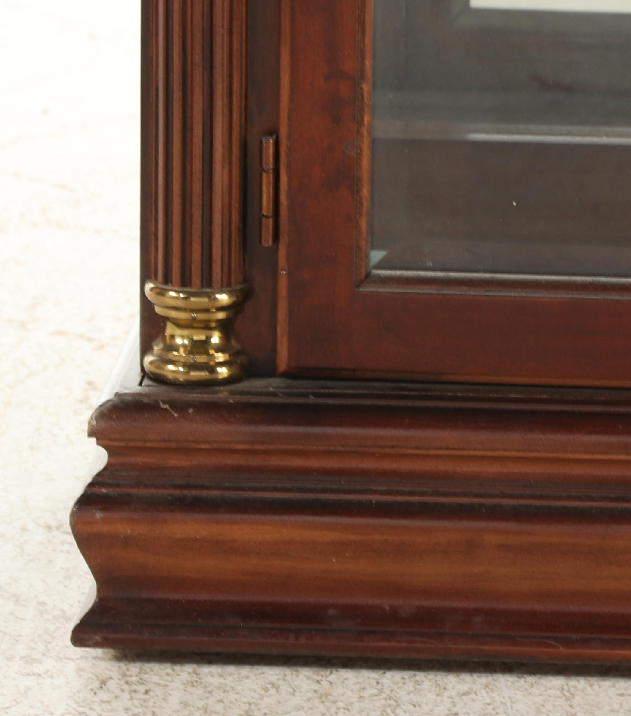 Pulaski Furniture Co. Federal Style Mahogany Display Cabinet, Late 20th Century