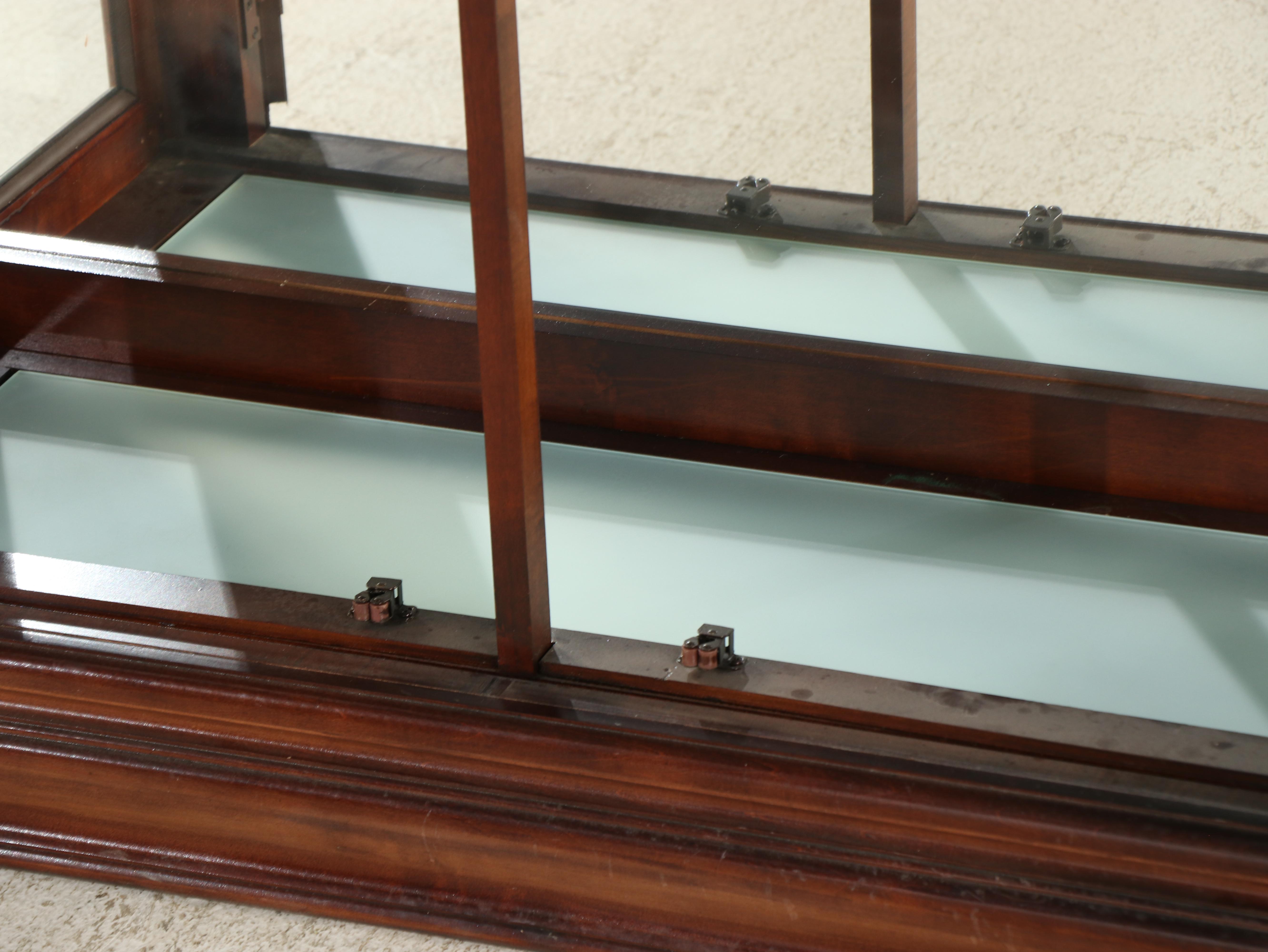 Pulaski Furniture Co. Federal Style Mahogany Display Cabinet, Late 20th Century