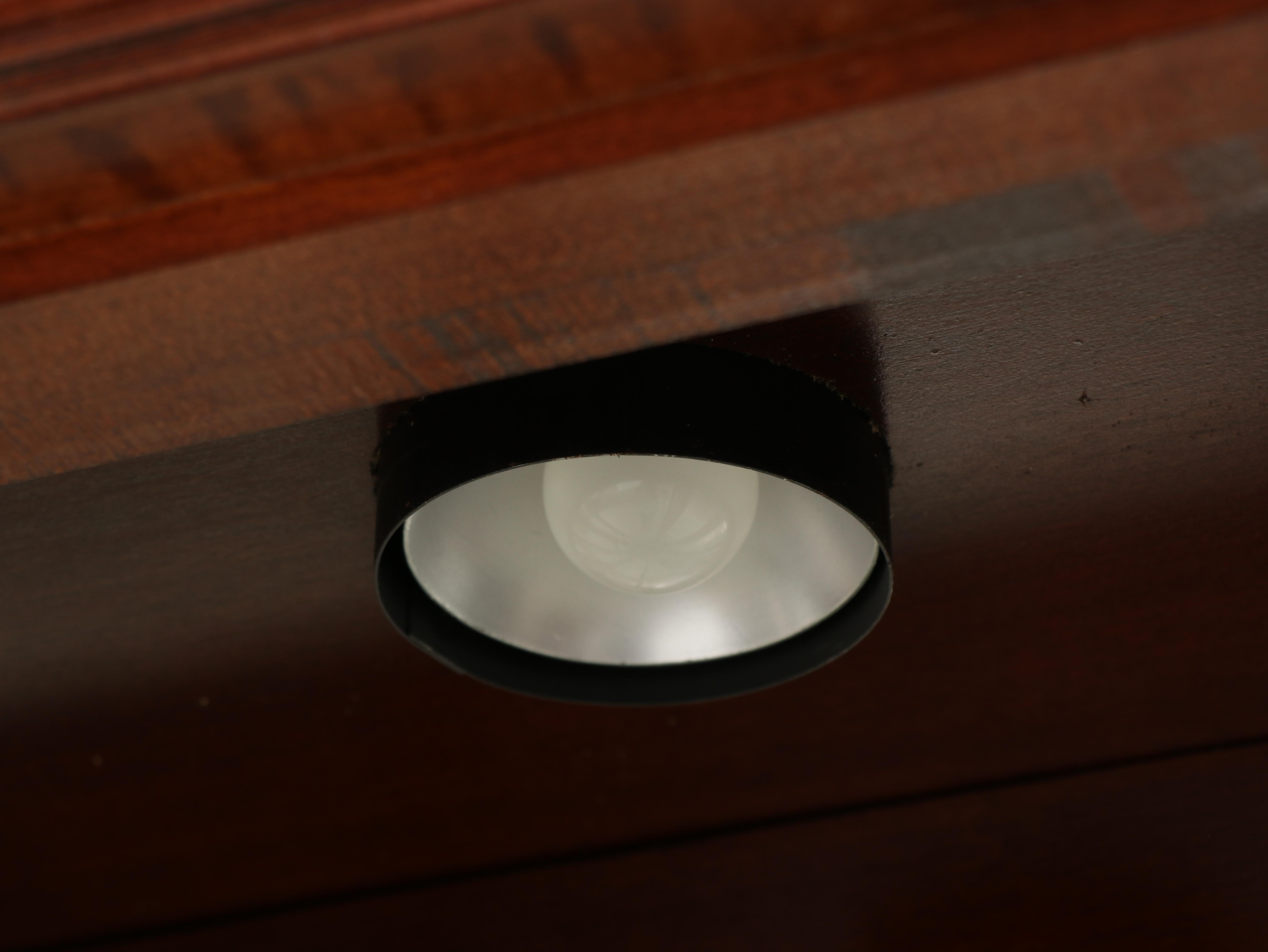 Pulaski Furniture Co. Federal Style Mahogany Display Cabinet, Late 20th Century