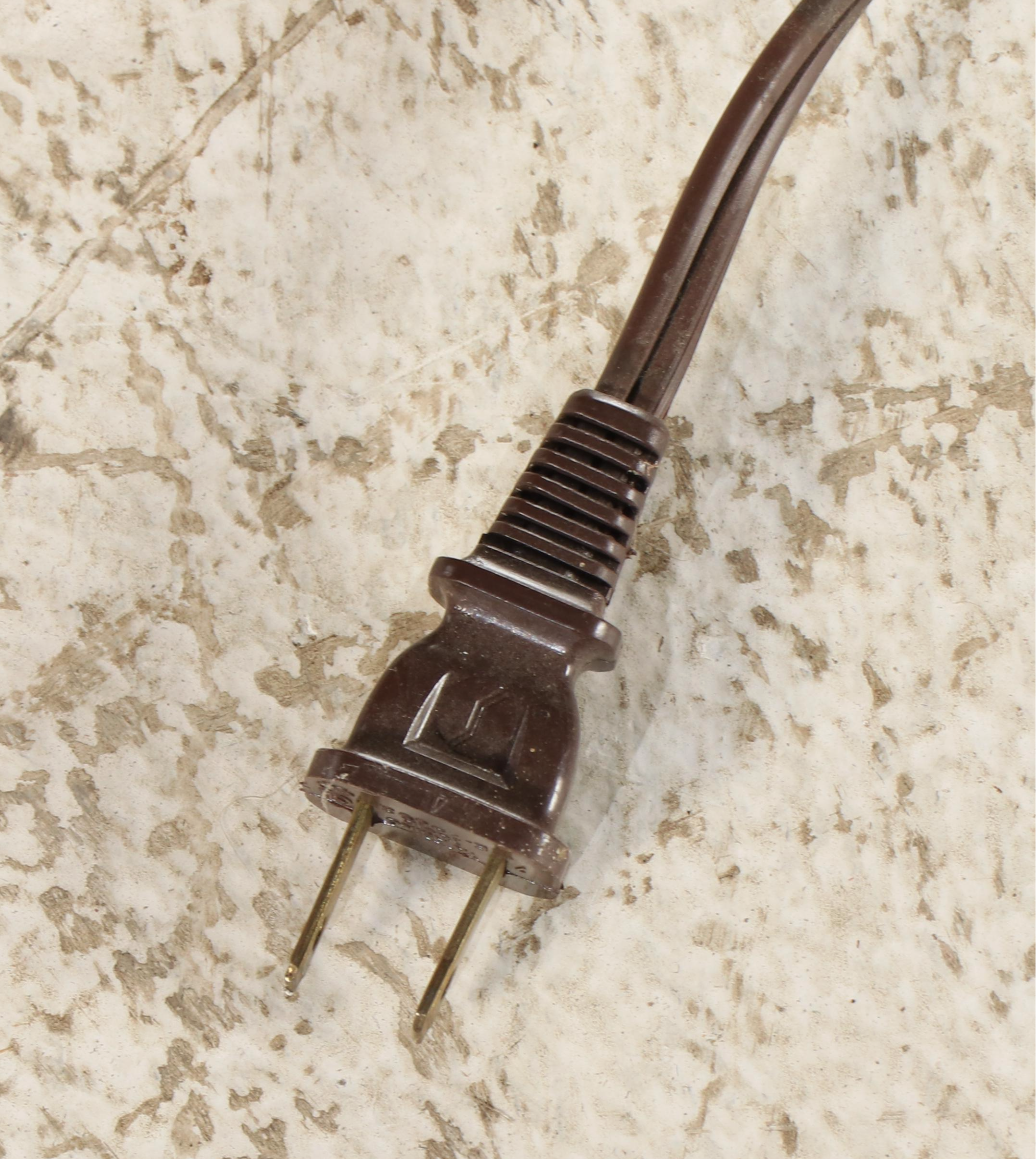 Pulaski Furniture Co. Federal Style Mahogany Display Cabinet, Late 20th Century