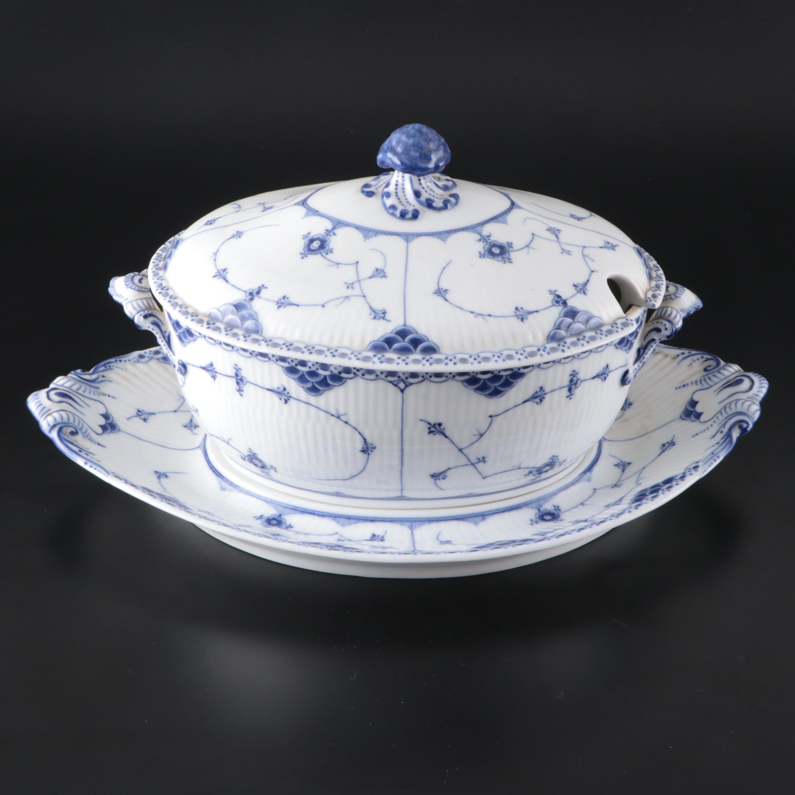 Royal Copenhagen Porcelain "Blue Fluted Lace" Tureen with Underplate, 1870–1890