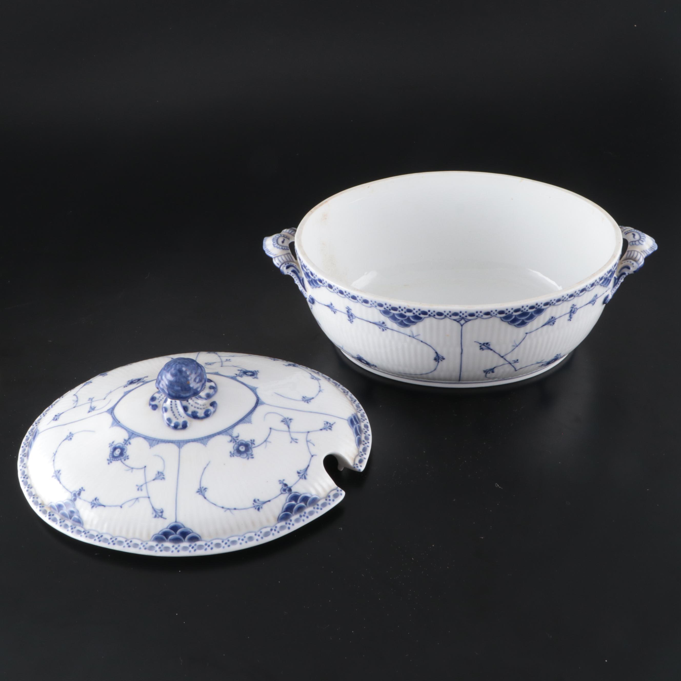 Royal Copenhagen Porcelain "Blue Fluted Lace" Tureen with Underplate, 1870–1890
