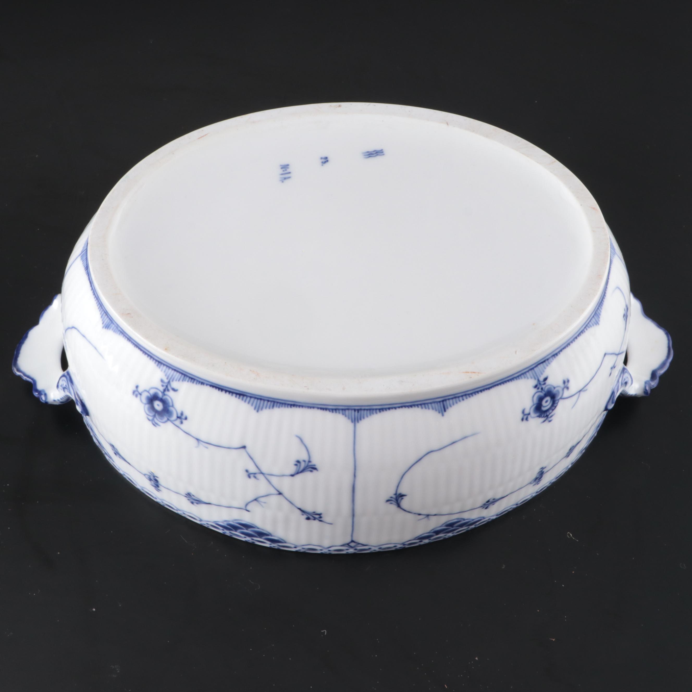 Royal Copenhagen Porcelain "Blue Fluted Lace" Tureen with Underplate, 1870–1890