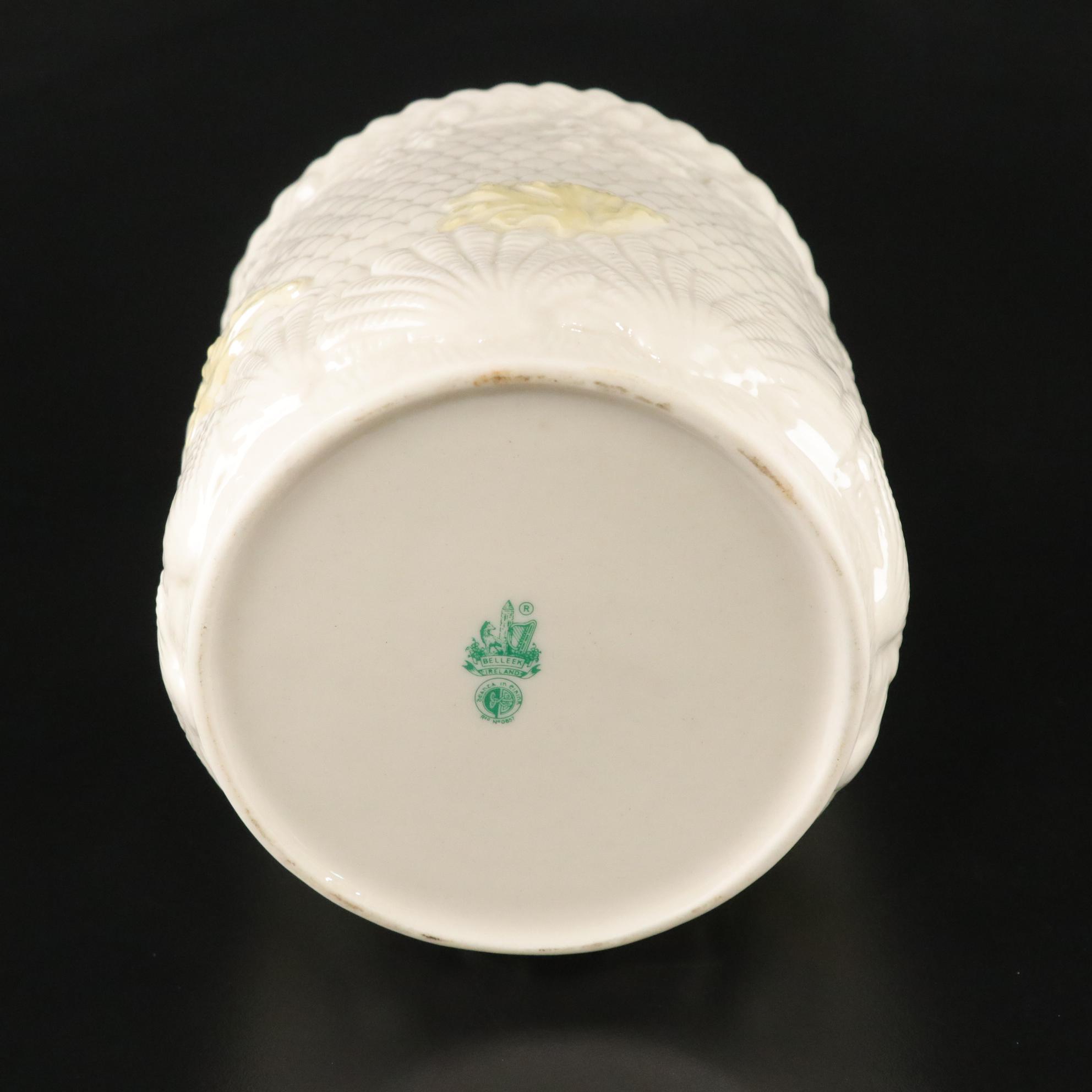 Belleek Porcelain "New Shell Yellow" Biscuit Barrel with Lid, circa 1965-1980