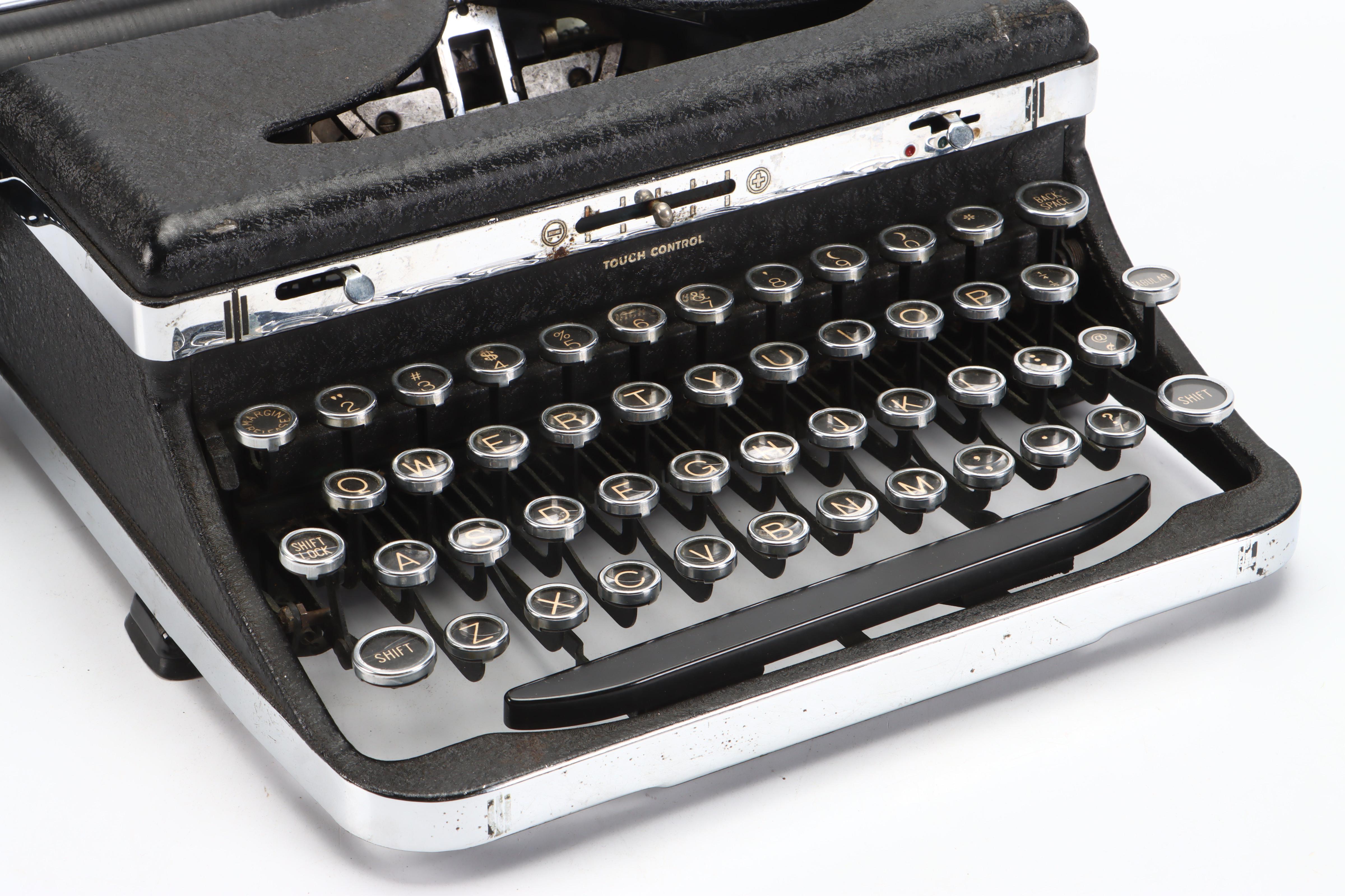 Royal De Luxe Typewriter with Leather Carrying Case, circa 1937