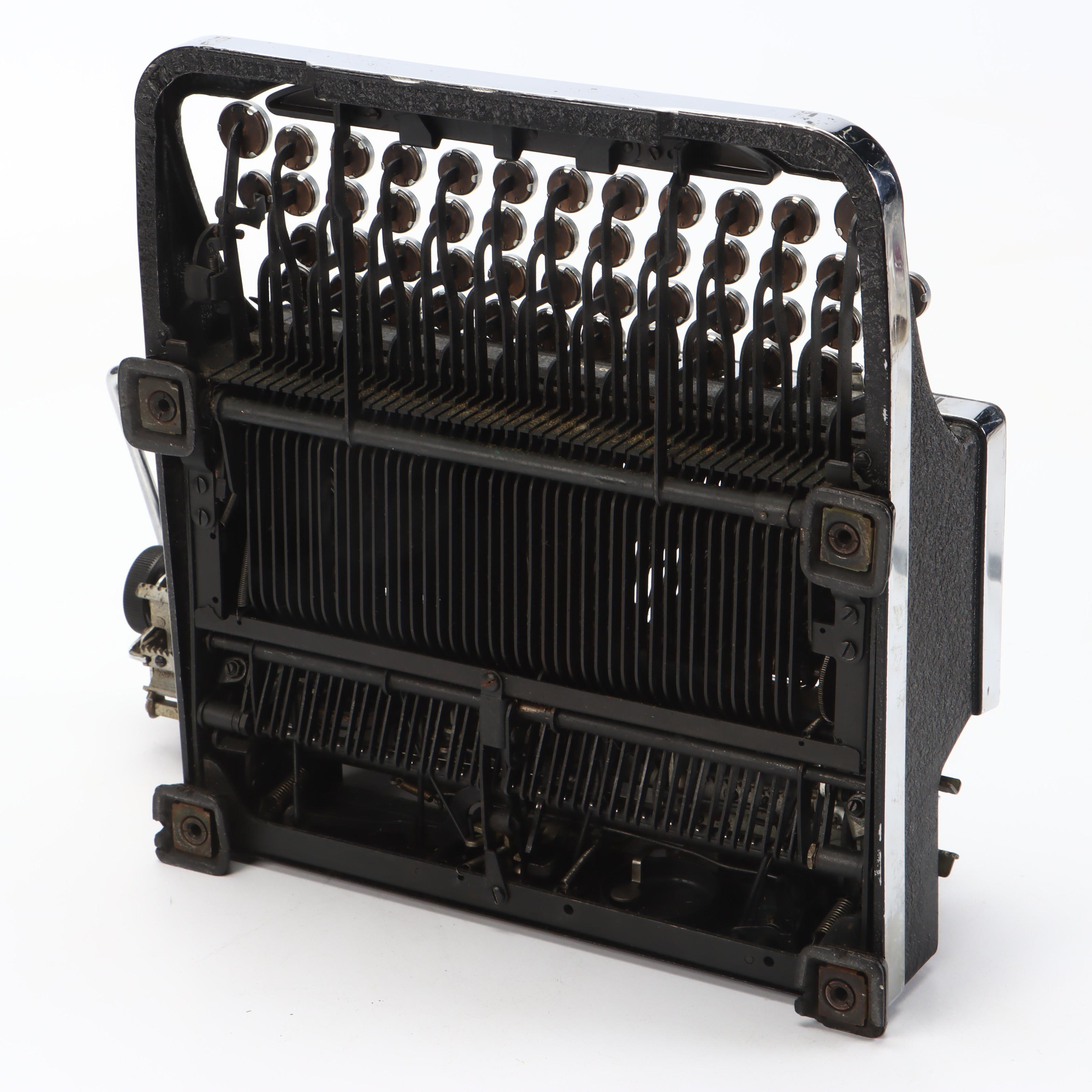 Royal De Luxe Typewriter with Leather Carrying Case, circa 1937