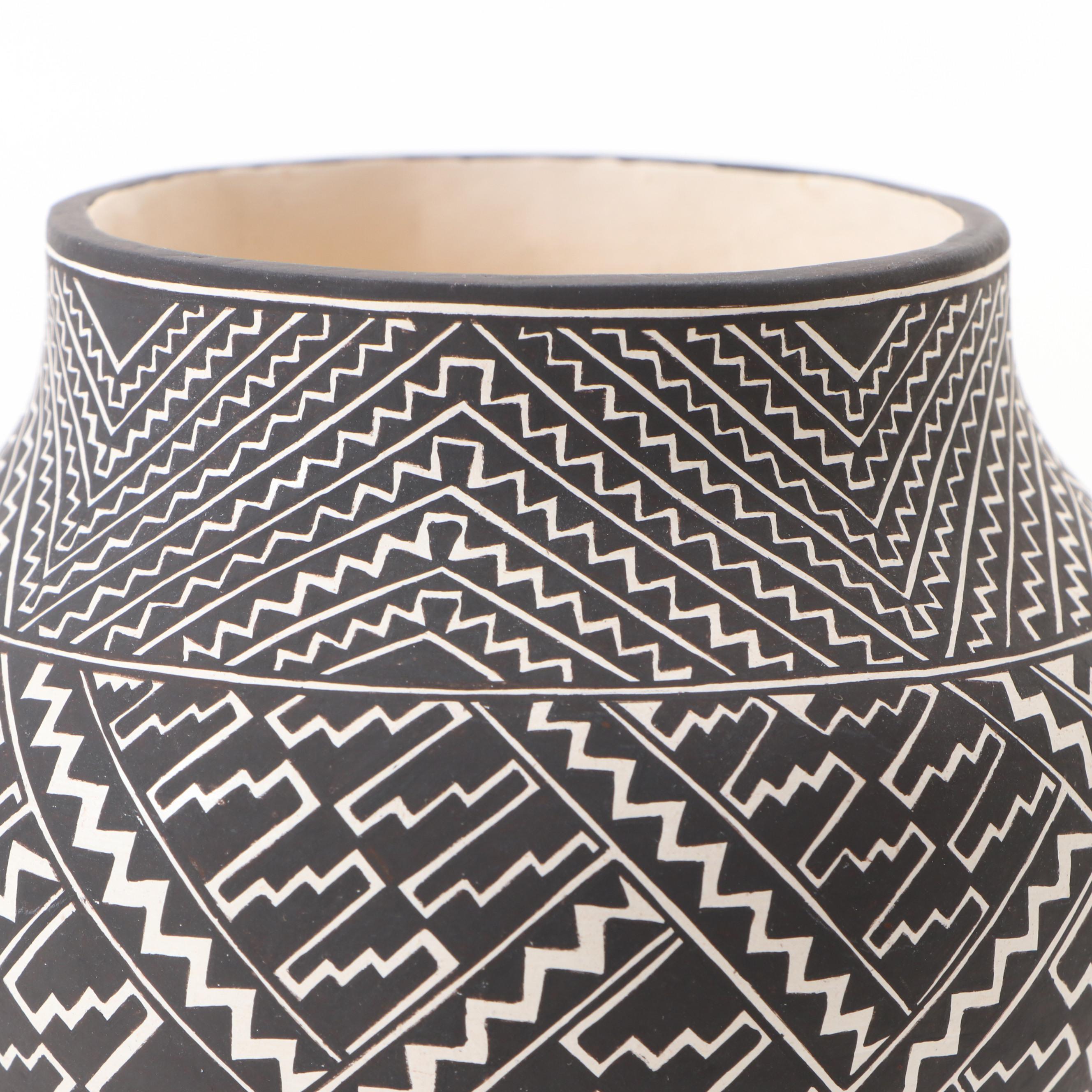 Lilly Maria Salvador Acoma Pueblo Pottery Black and White Olla