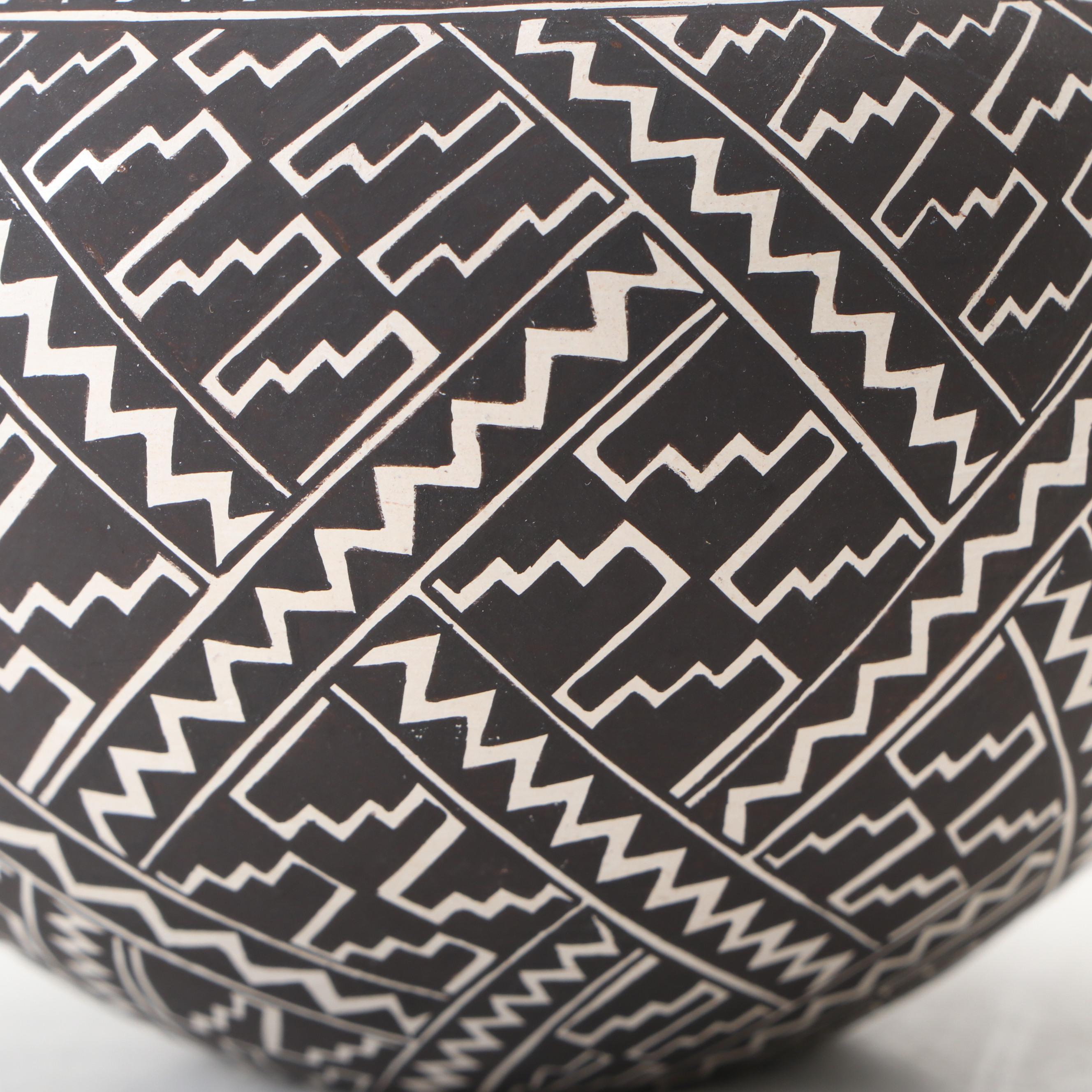 Lilly Maria Salvador Acoma Pueblo Pottery Black and White Olla