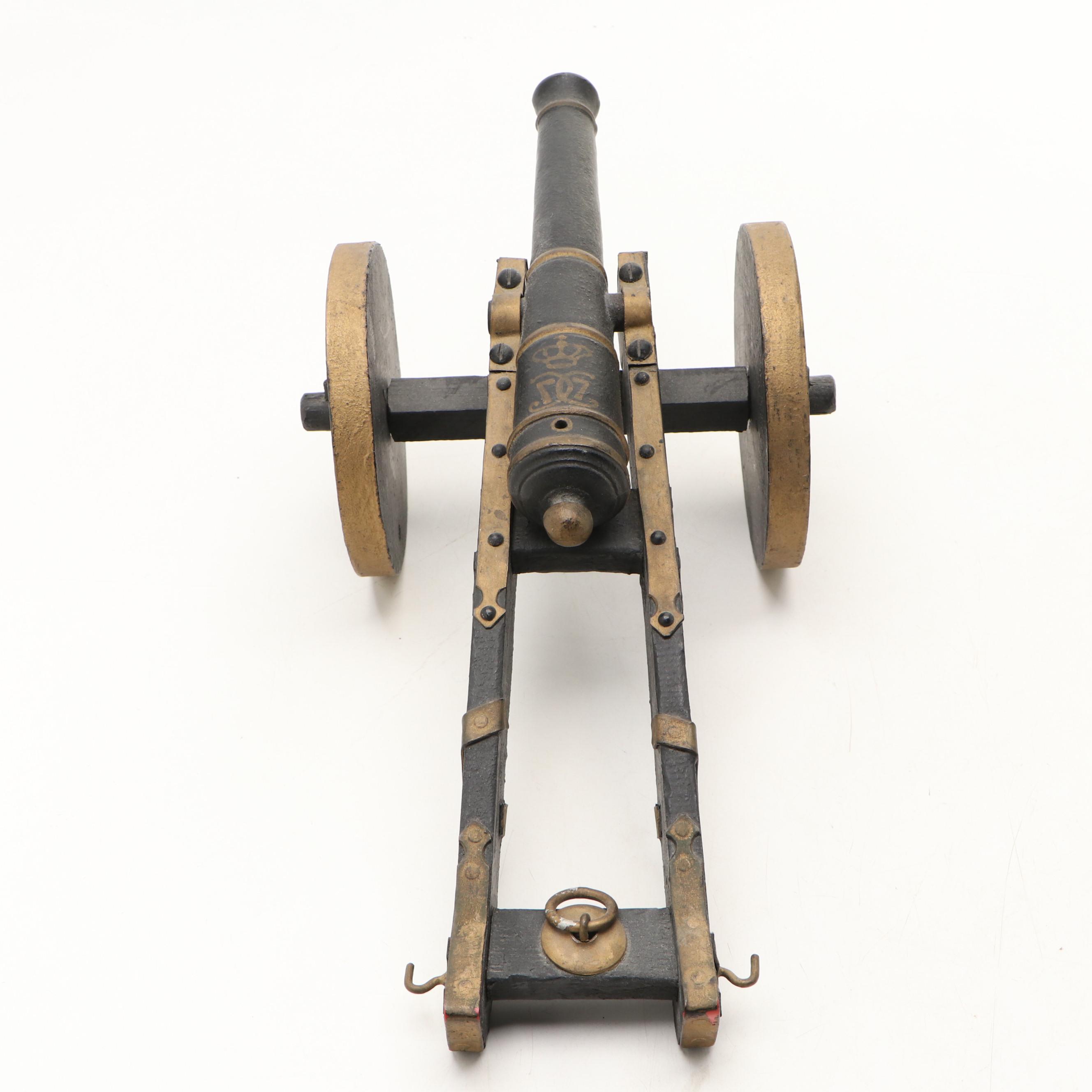 Virginia Metalcrafters Brass Hessian Soldier Bookends with Cannon and Lock