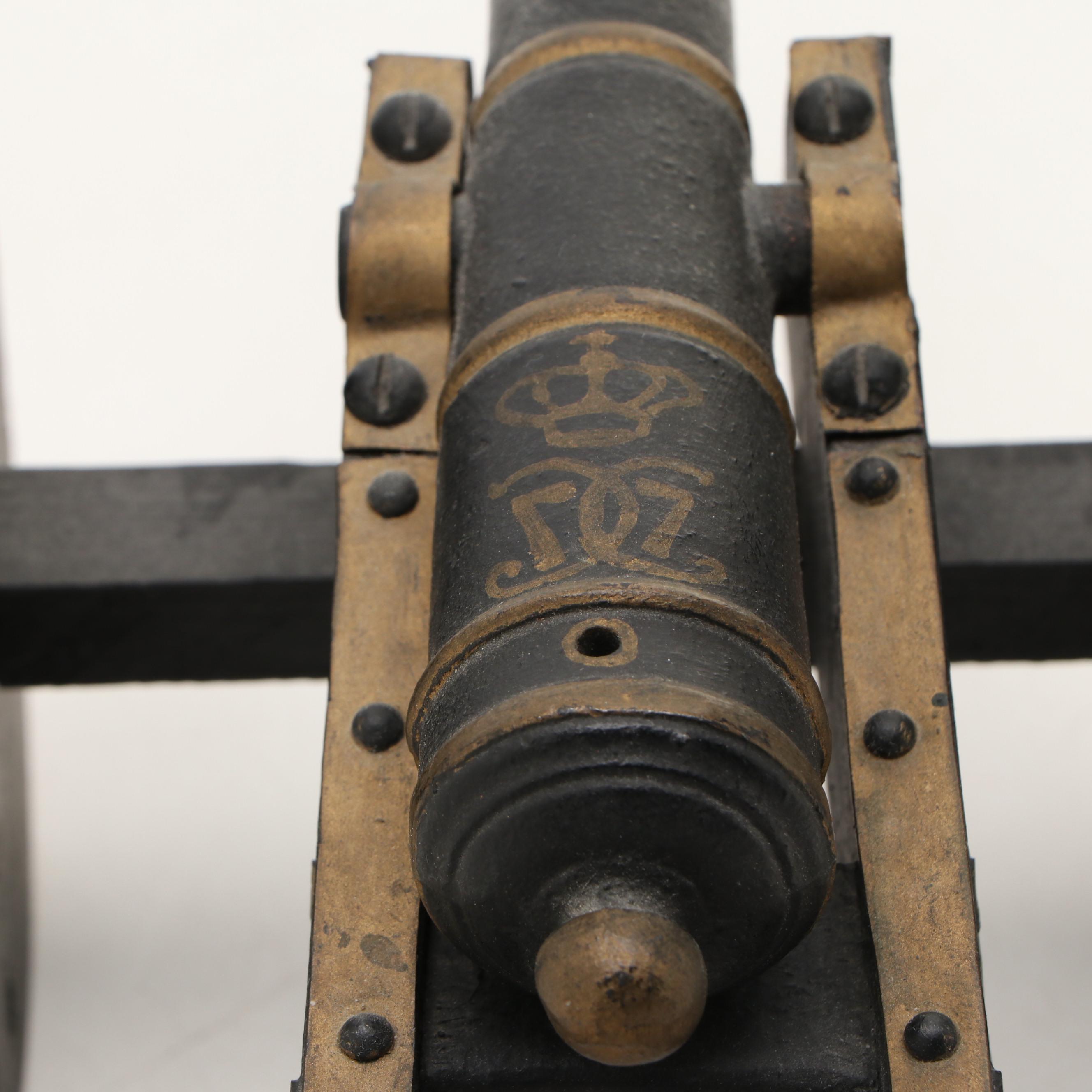 Virginia Metalcrafters Brass Hessian Soldier Bookends with Cannon and Lock