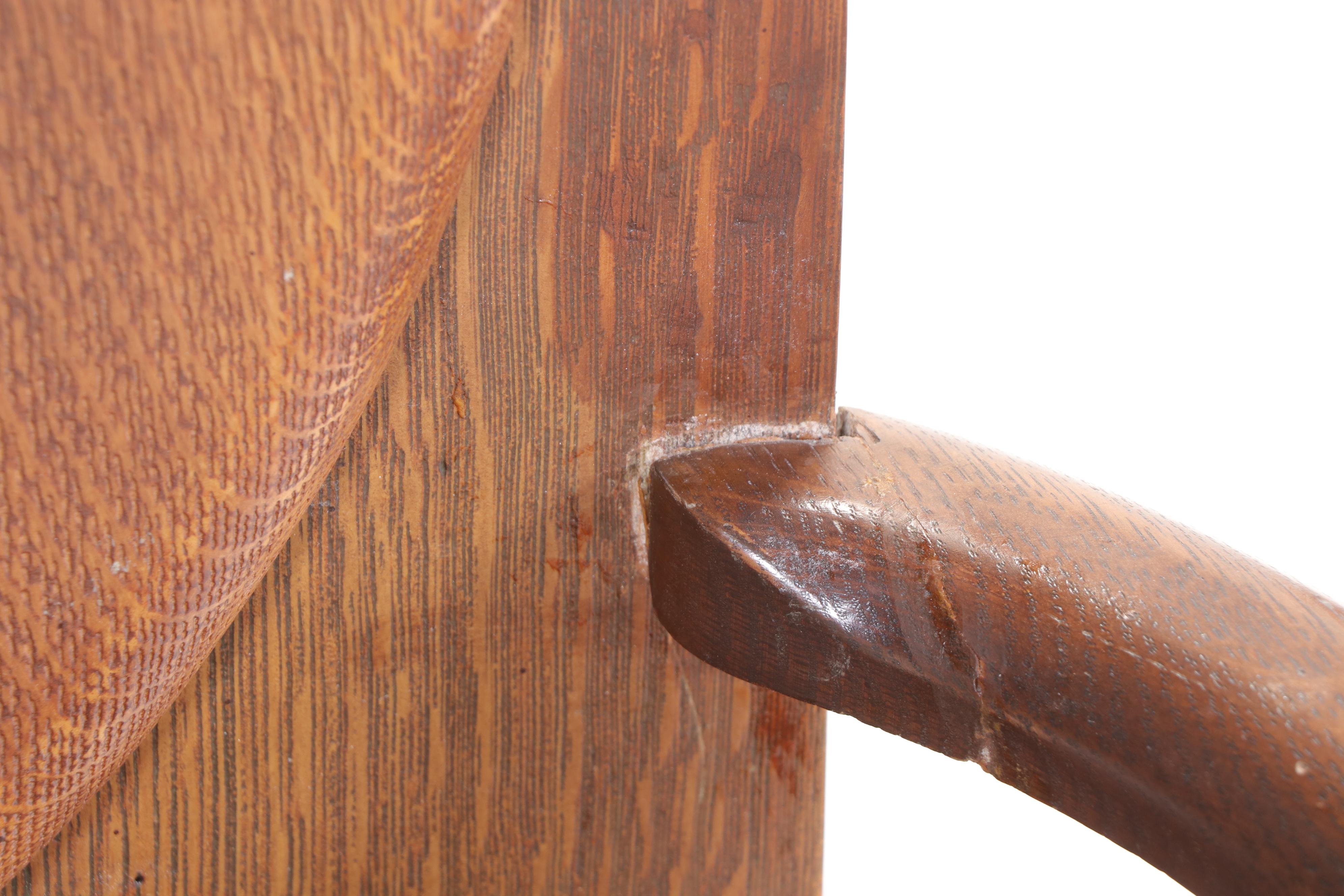 Late Victorian Carved and Quartersawn Oak Hall Seat, Circa 1900