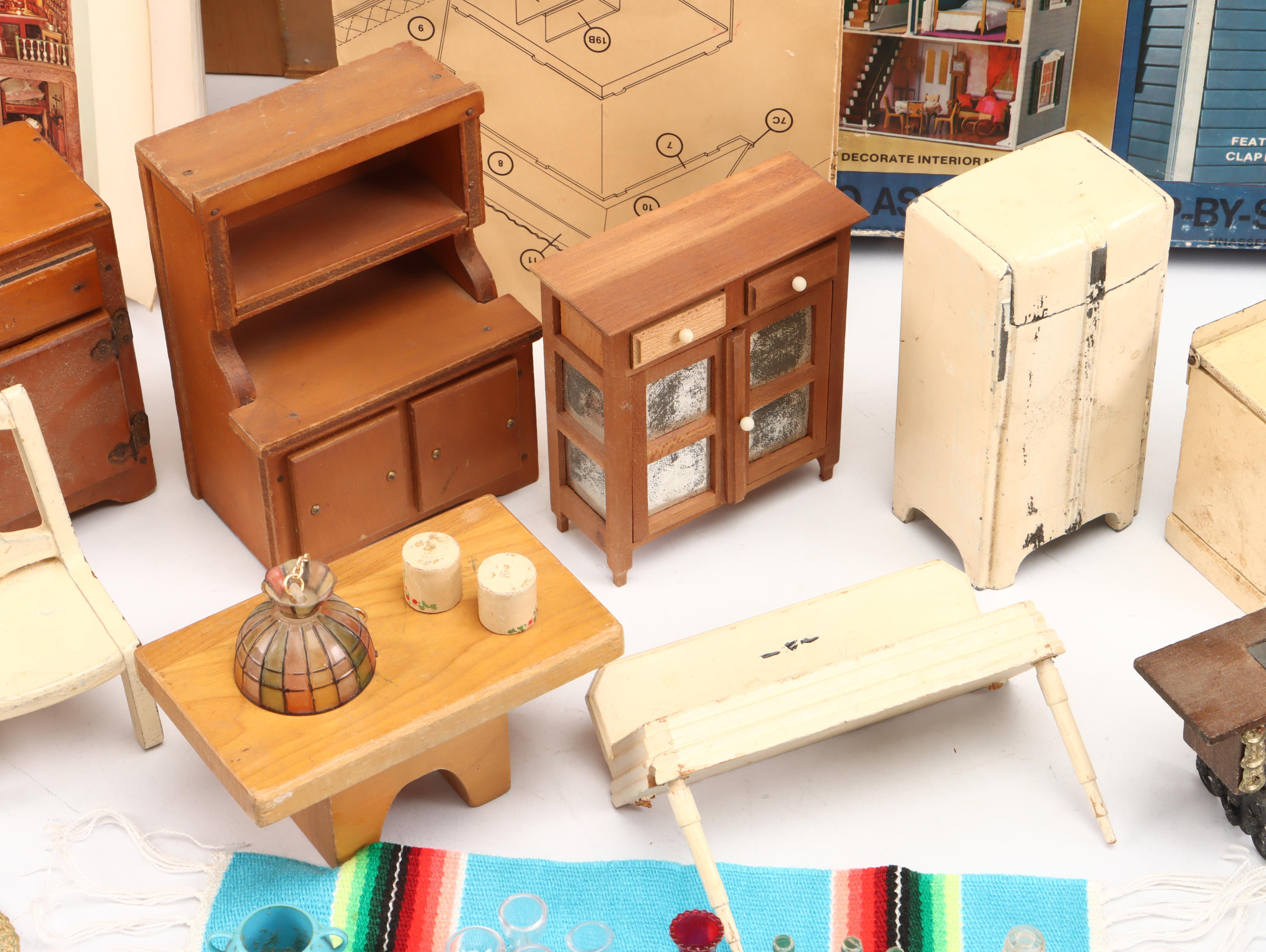 Skilcraft Victorian Wooden Dollhouse with Accessories and Dollhouse History Book